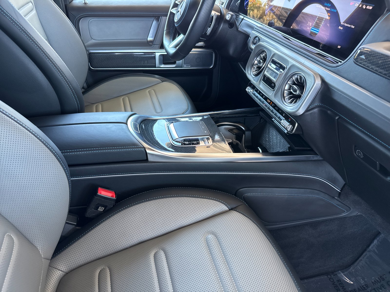 Certified Used 2025 MANUFAKTUR Moonlight White Metallic Mercedes-Benz G 580 4D Sport Utility 4MATIC® image 20