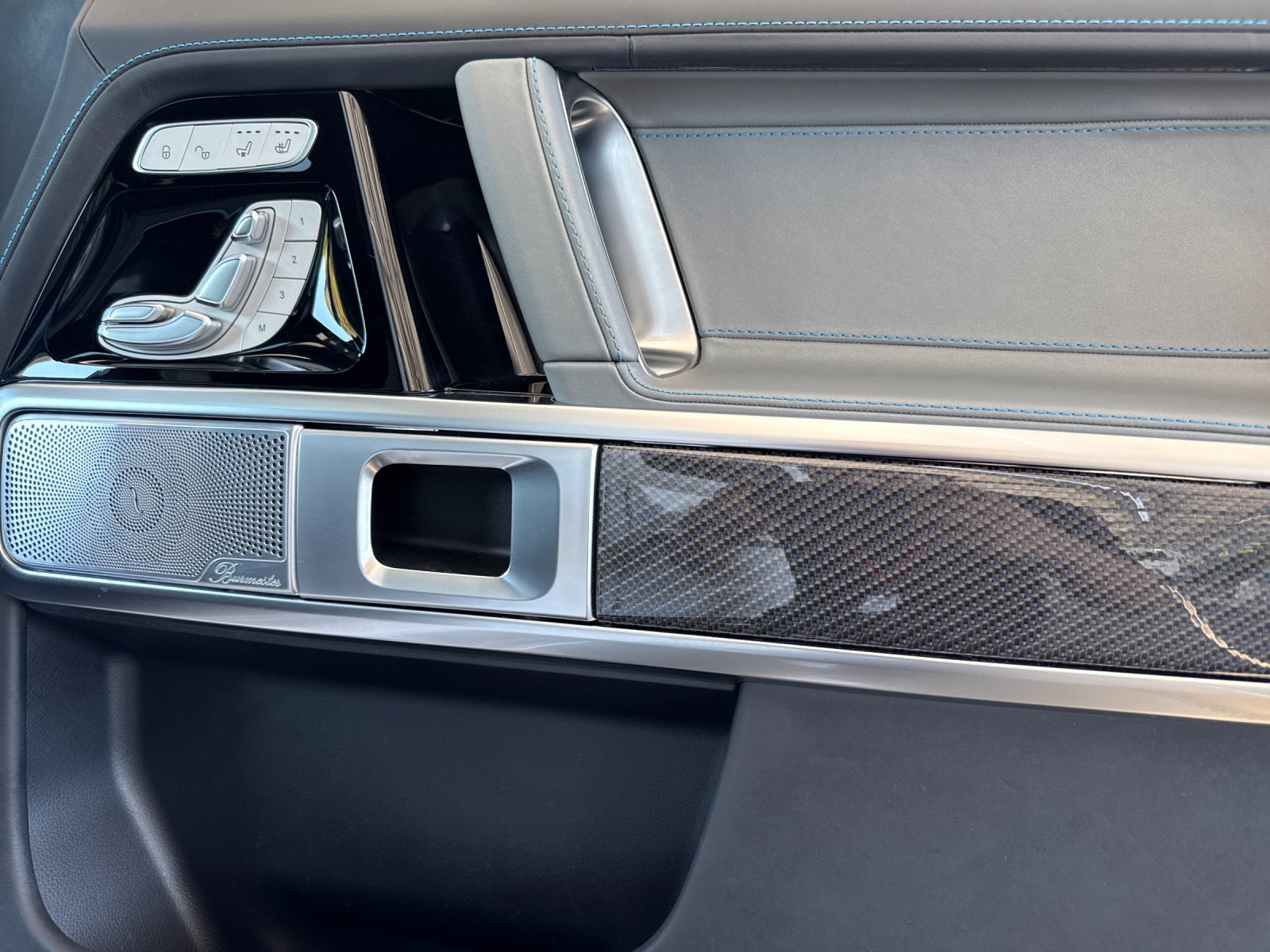Certified Used 2025 MANUFAKTUR Moonlight White Metallic Mercedes-Benz G 580 4D Sport Utility 4MATIC® image 22