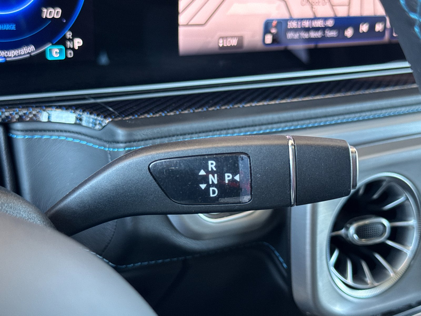 Certified Used 2025 MANUFAKTUR Moonlight White Metallic Mercedes-Benz G 580 4D Sport Utility 4MATIC® image 28