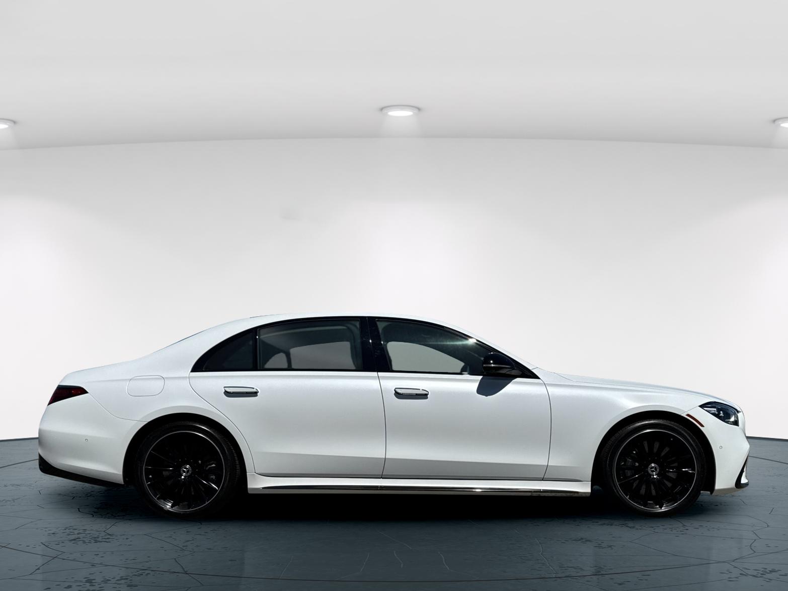 Certified Used 2025 MANUFAKTUR Signature Moonlight White Magno Mercedes-Benz S 580 4D Sedan 4MATIC® image 7