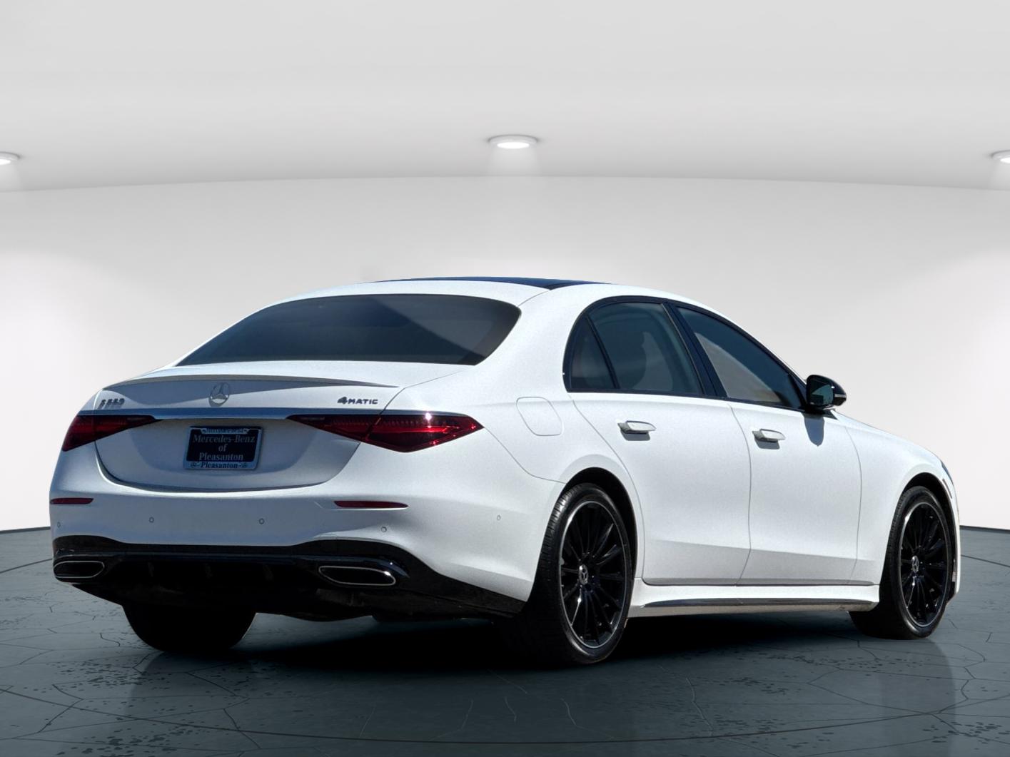 Certified Used 2025 MANUFAKTUR Signature Moonlight White Magno Mercedes-Benz S 580 4D Sedan 4MATIC® image 6