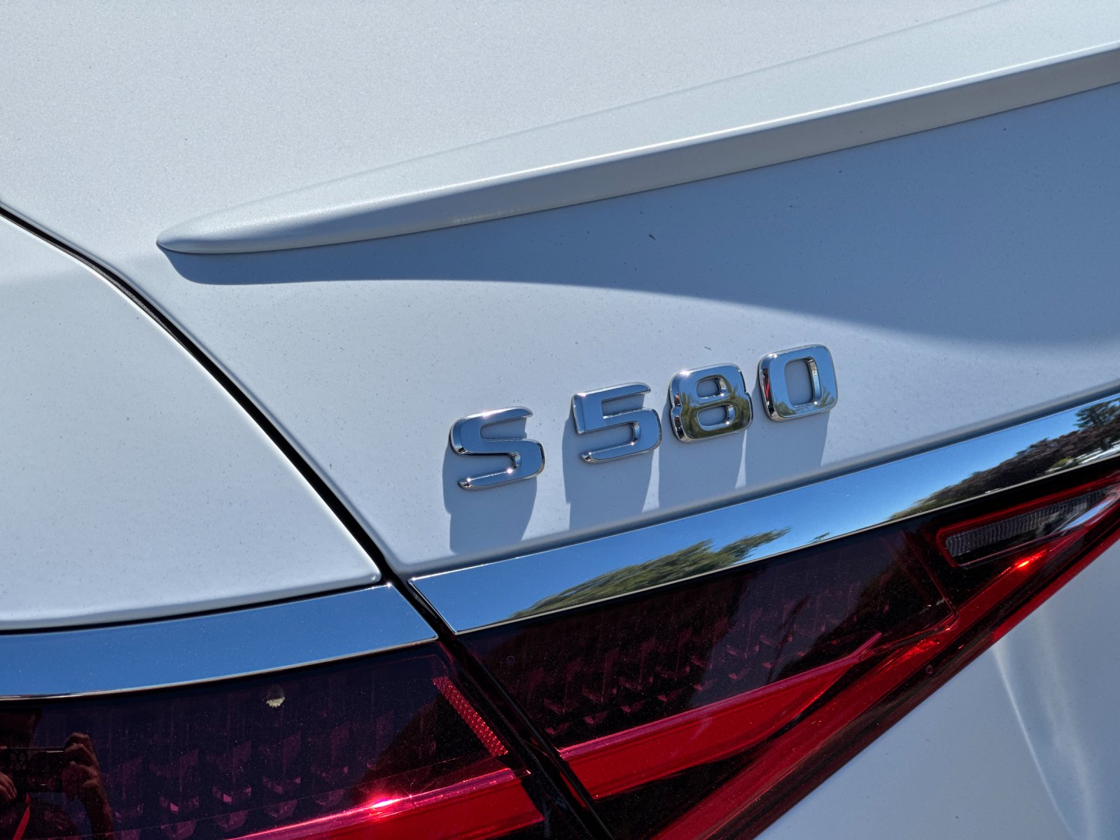 Certified Used 2025 MANUFAKTUR Signature Moonlight White Magno Mercedes-Benz S 580 4D Sedan 4MATIC® image 34