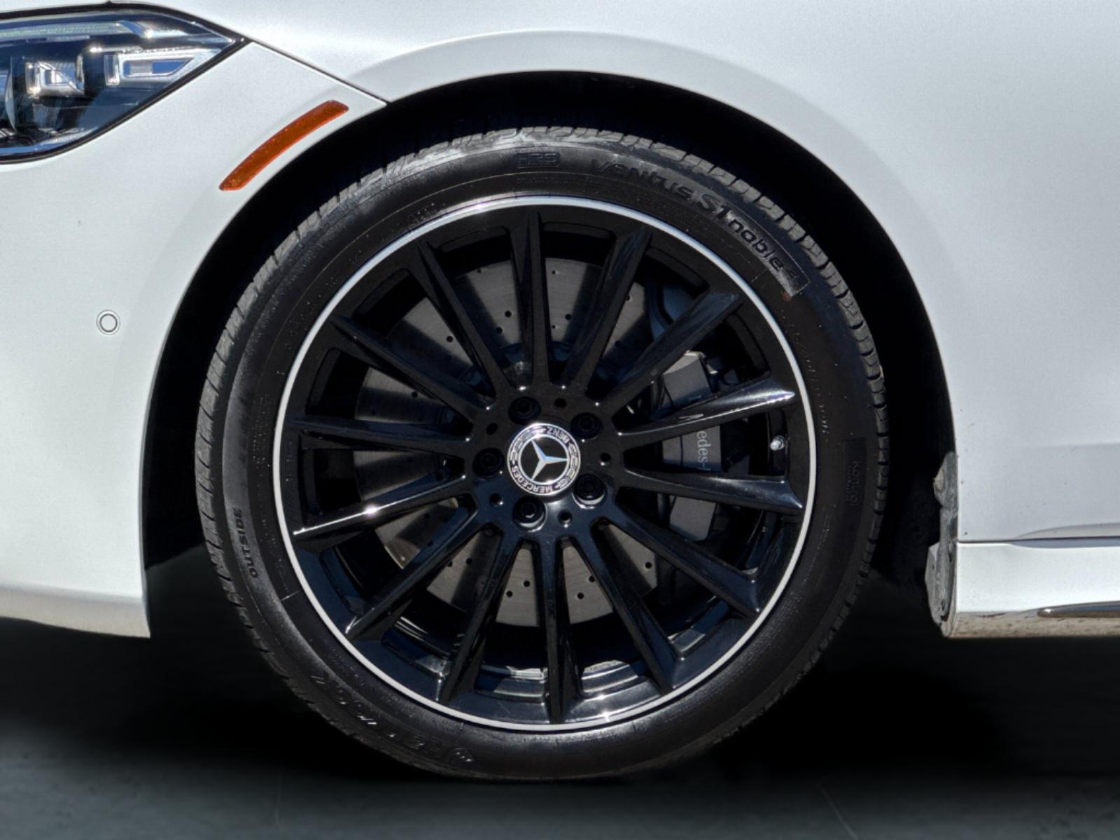 Certified Used 2025 MANUFAKTUR Signature Moonlight White Magno Mercedes-Benz S 580 4D Sedan 4MATIC® image 33