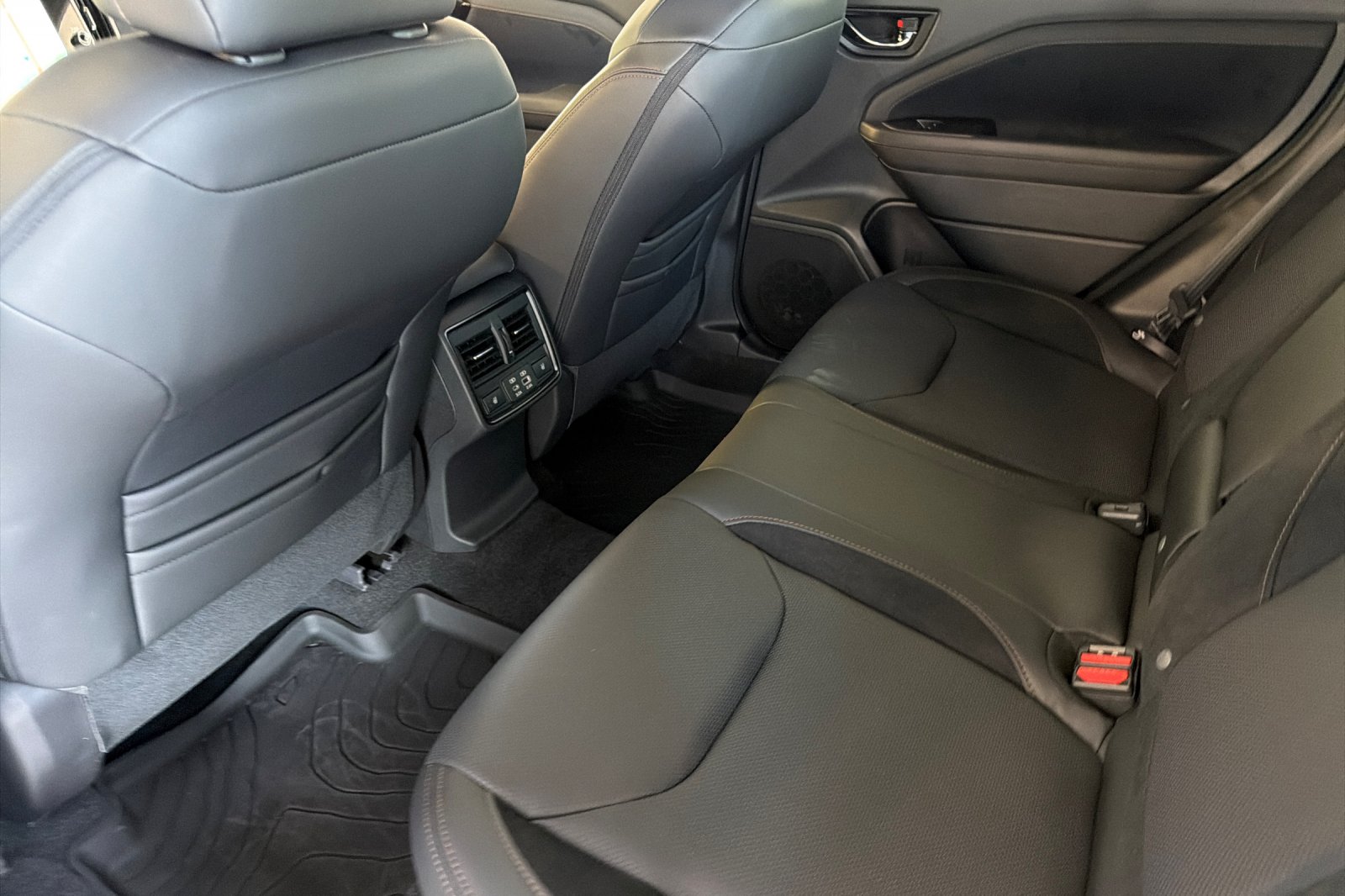New 2026 DAYBREAK BLUE PEARL Subaru Touring image 12