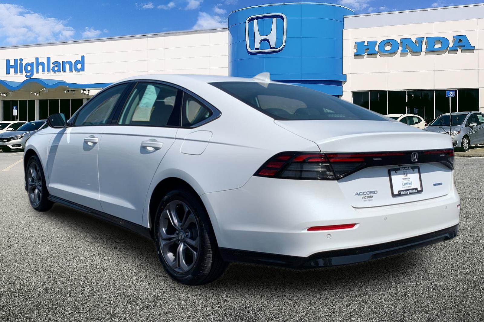 Certified Used 2023 Platinum White Pearl Honda HYBRID EX-L image 3