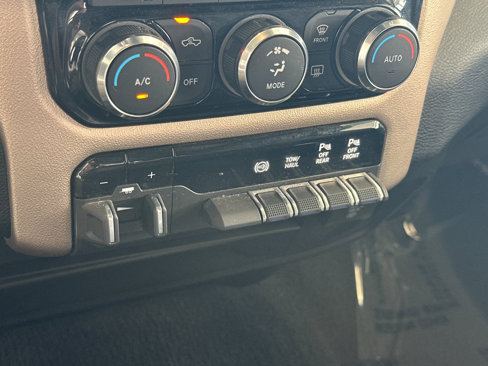 Used 2024 Black Ram Laramie image 20