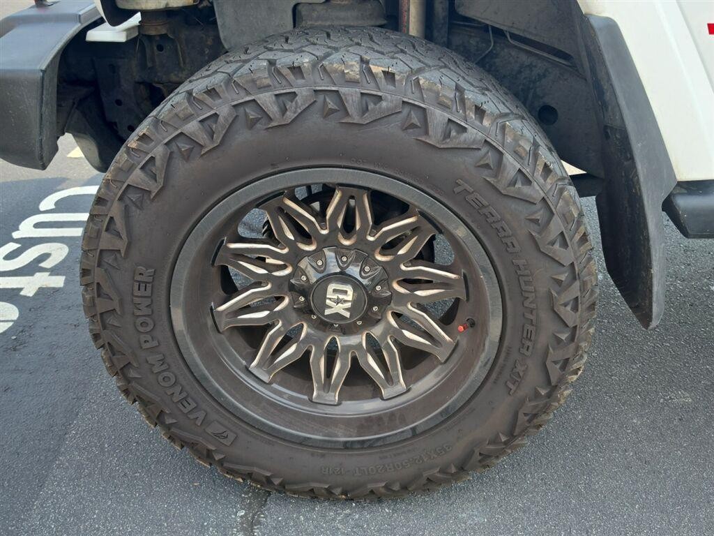 Used 2016 Bright White Clearcoat Jeep Sahara image 5