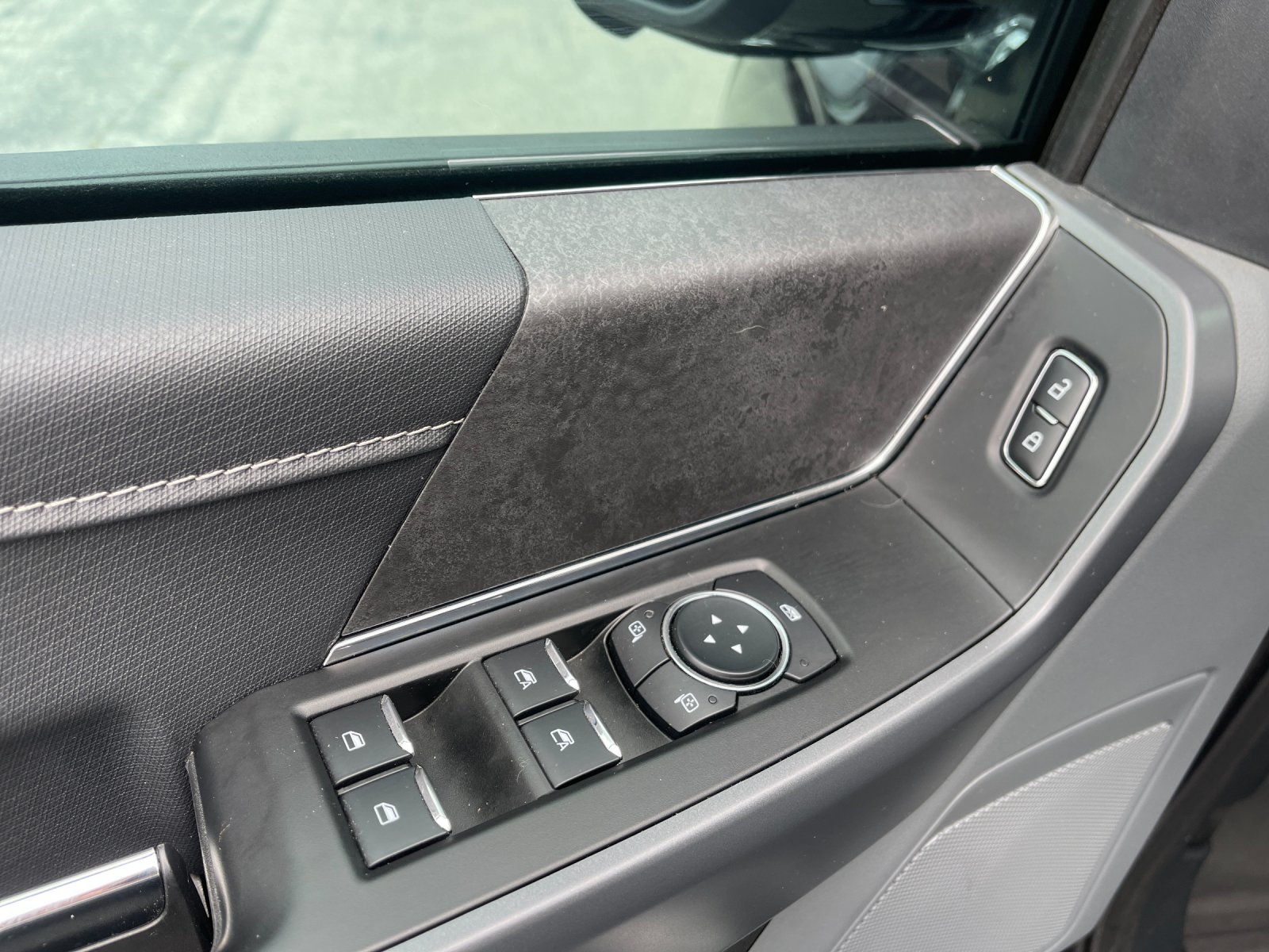 Used 2024 Black Ford XLT image 13