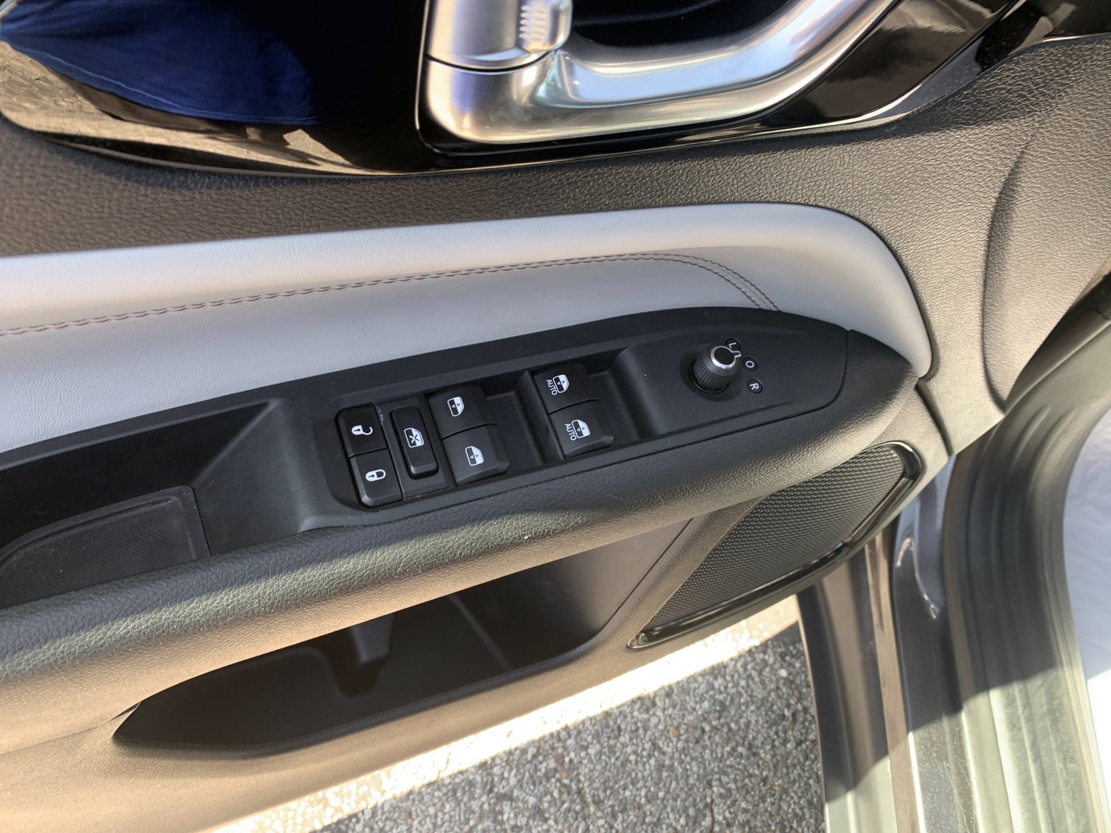 Used 2023 Black Jeep Limited image 9