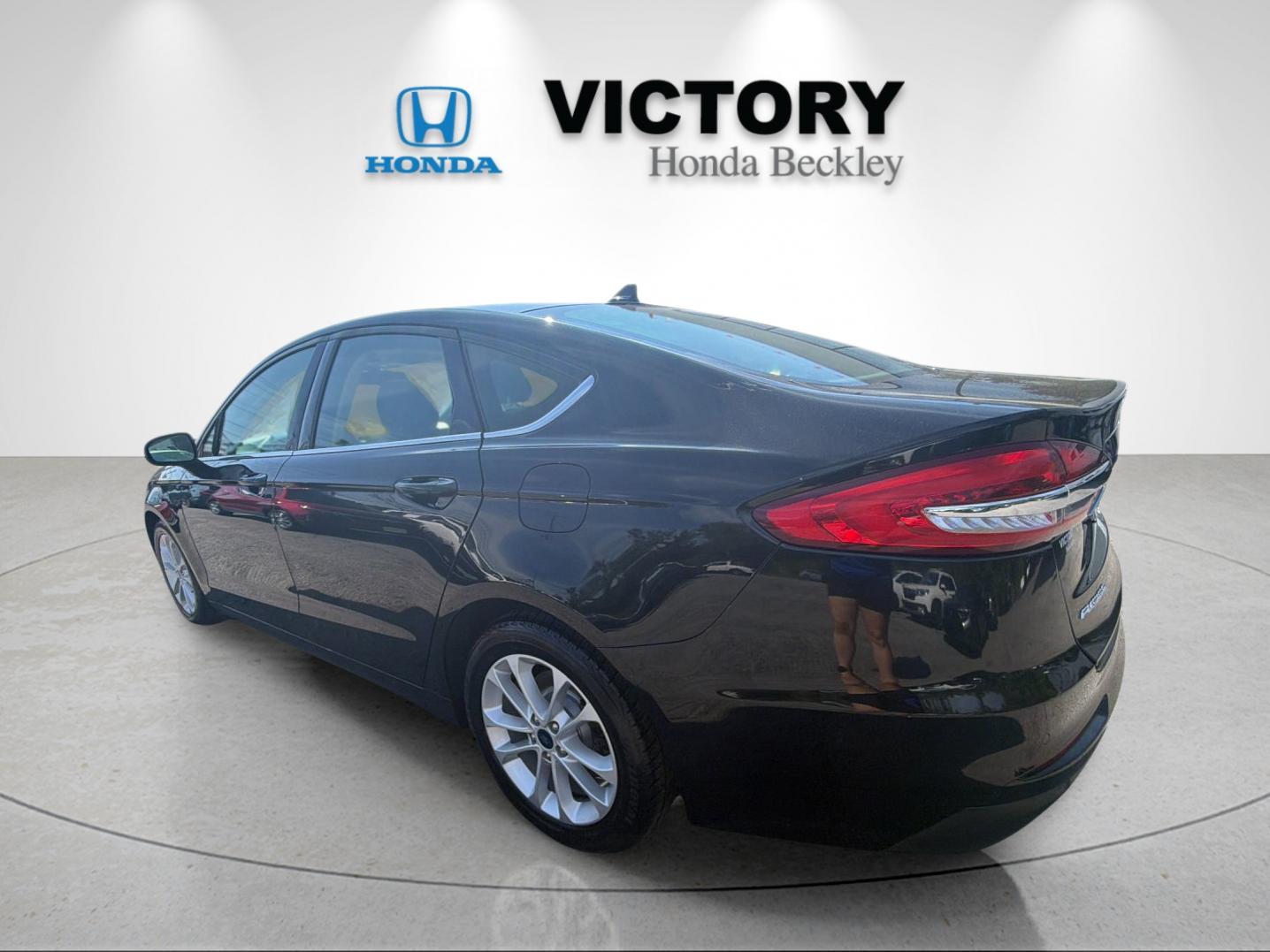 Used 2020 Black Metallic Ford SE image 3