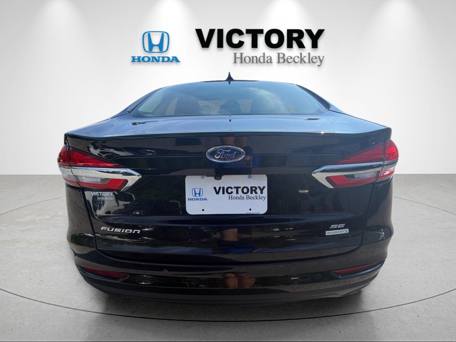 Used 2020 Black Metallic Ford SE image 4