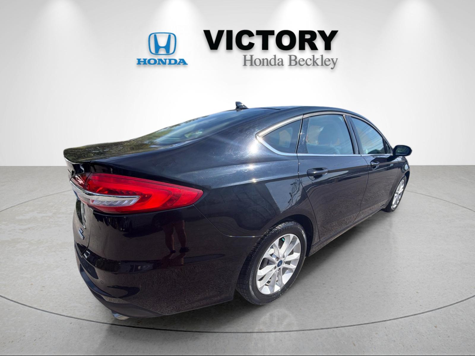 Used 2020 Black Metallic Ford SE image 5