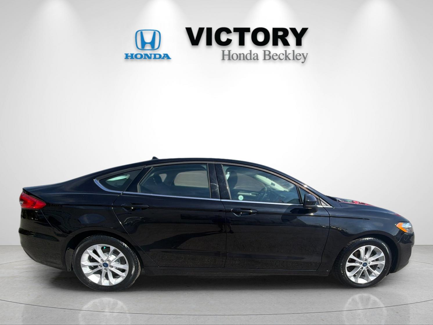Used 2020 Black Metallic Ford SE image 6