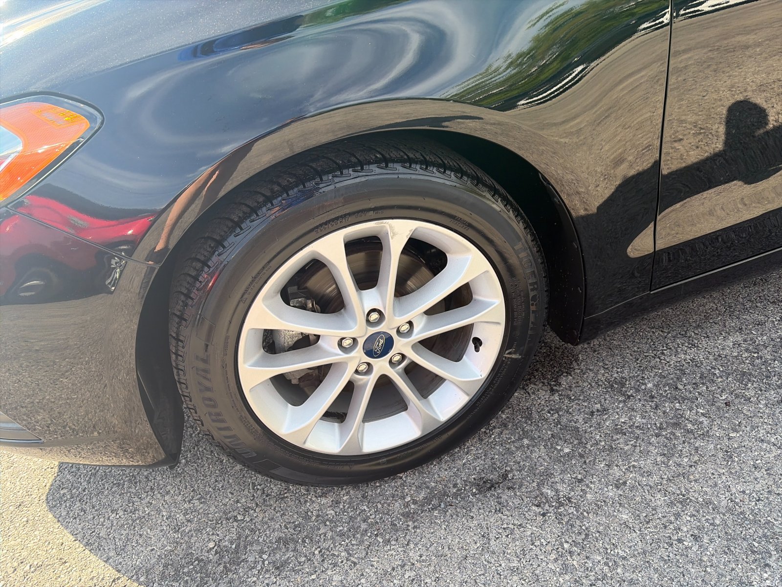 Used 2020 Black Metallic Ford SE image 9