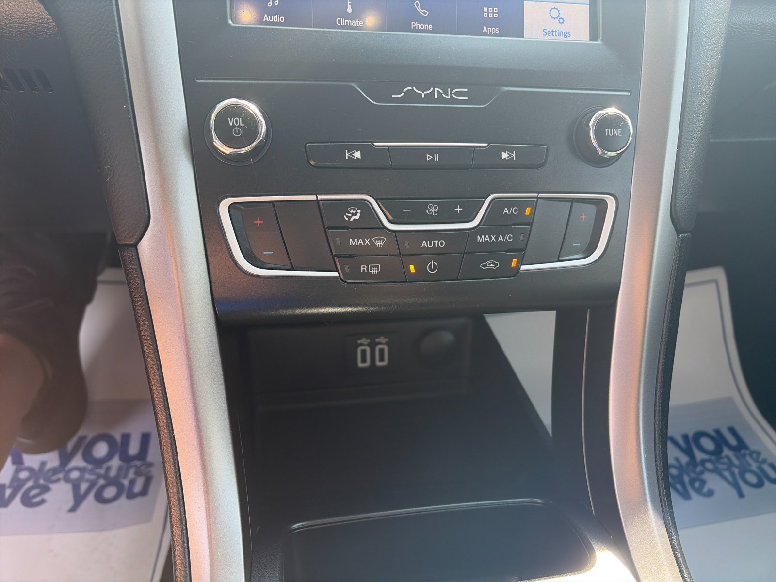 Used 2020 Black Metallic Ford SE image 24
