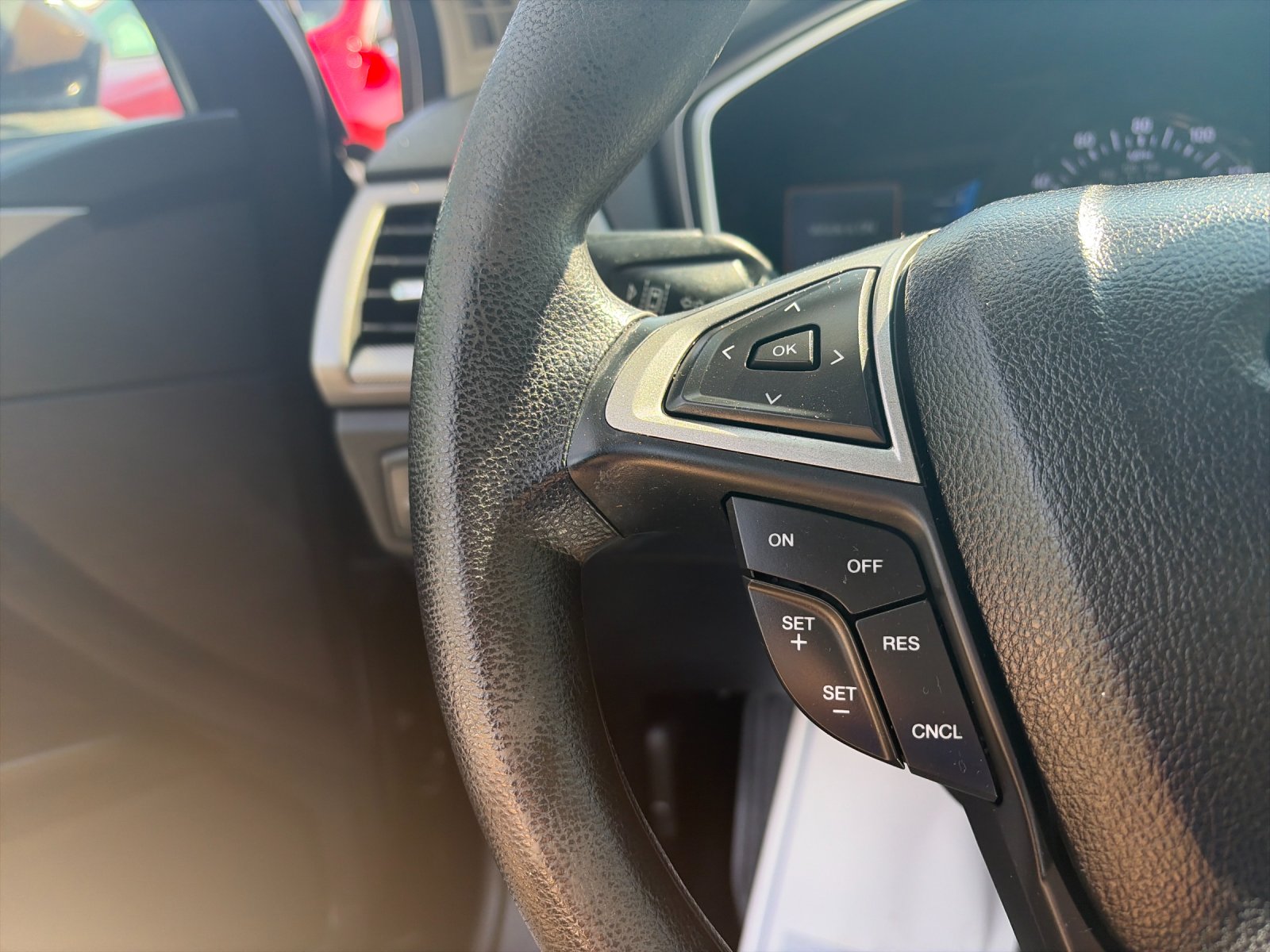 Used 2020 Black Metallic Ford SE image 28
