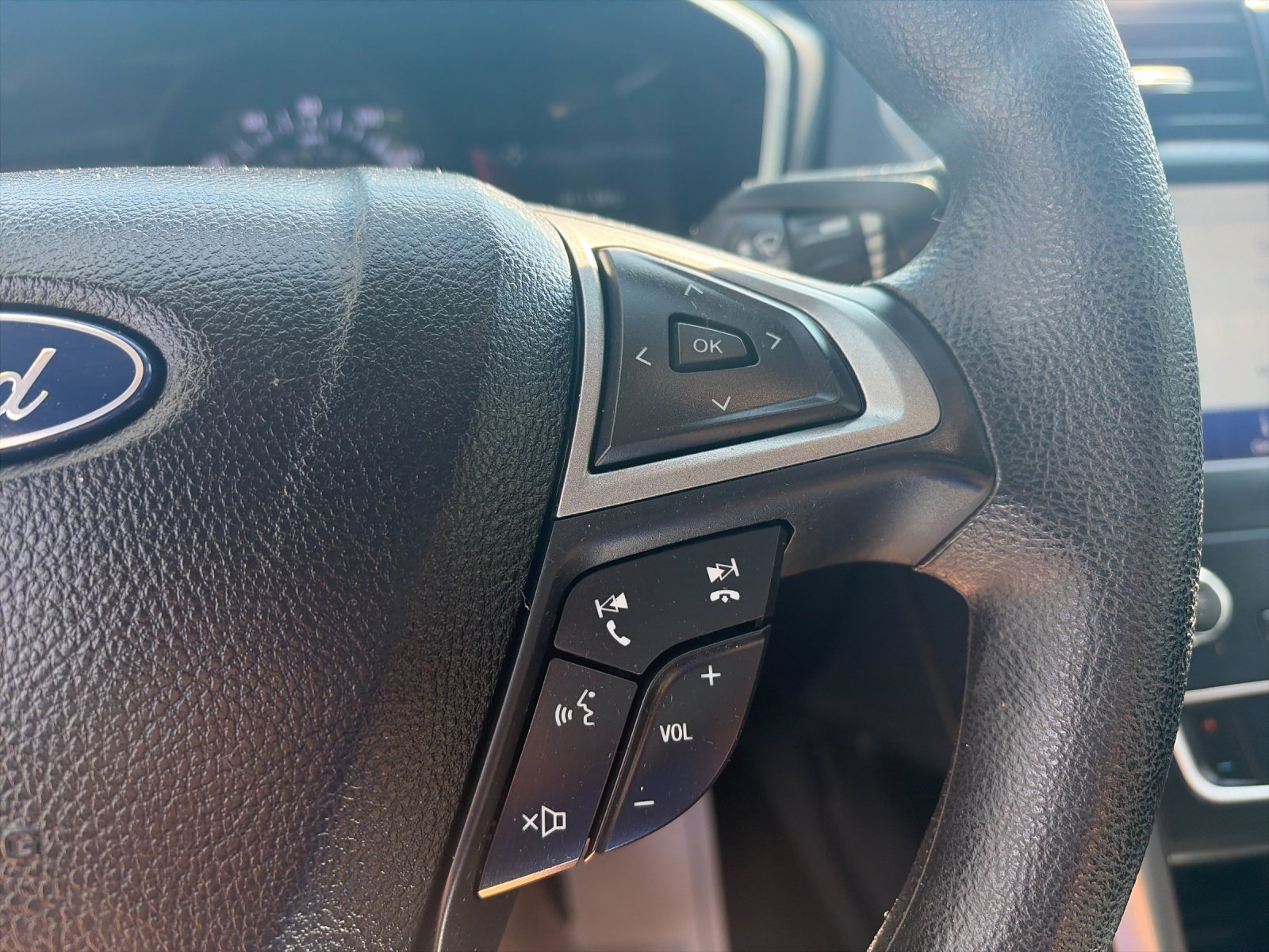 Used 2020 Black Metallic Ford SE image 29