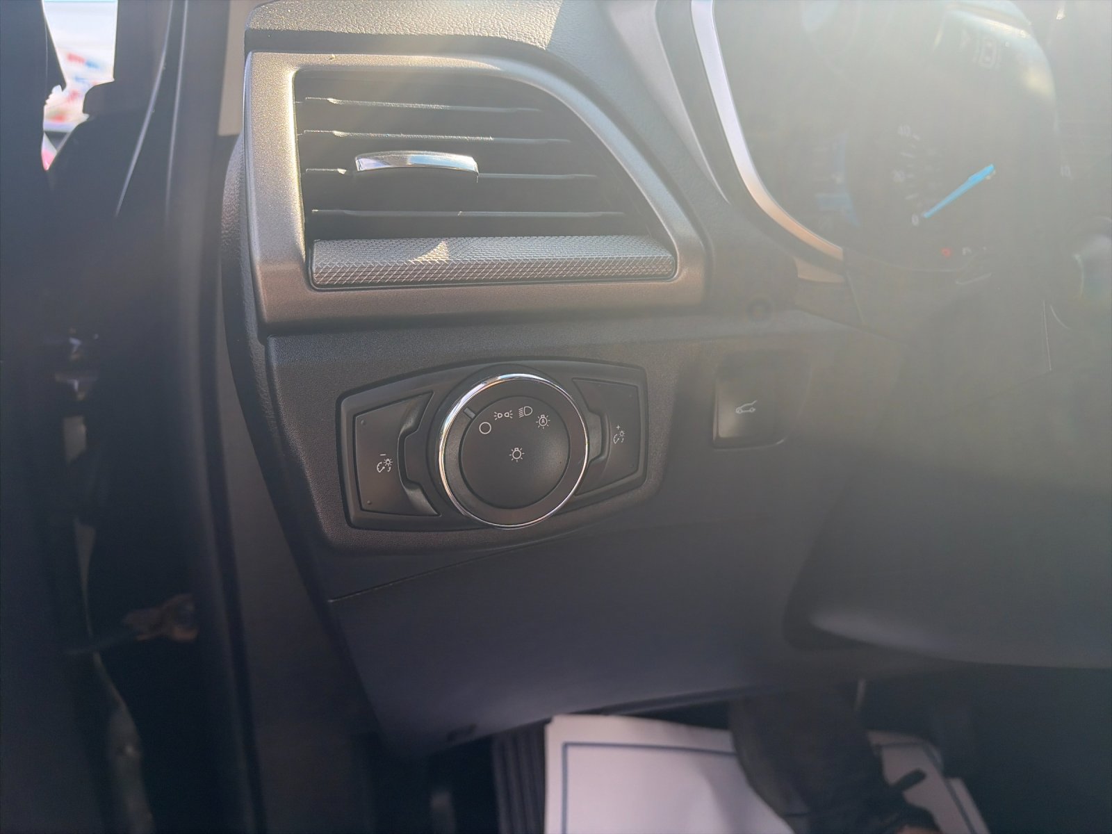 Used 2020 Black Metallic Ford SE image 32