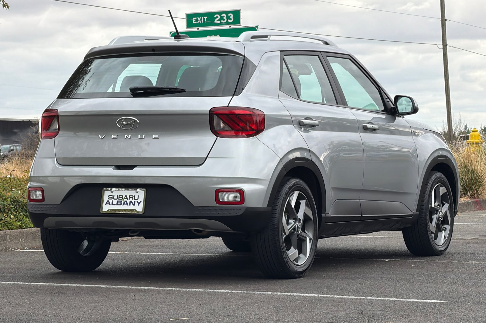 Used 2025 Silver Hyundai SEL image 4