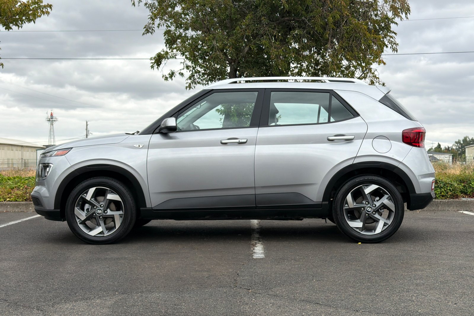 Used 2025 Silver Hyundai SEL image 7