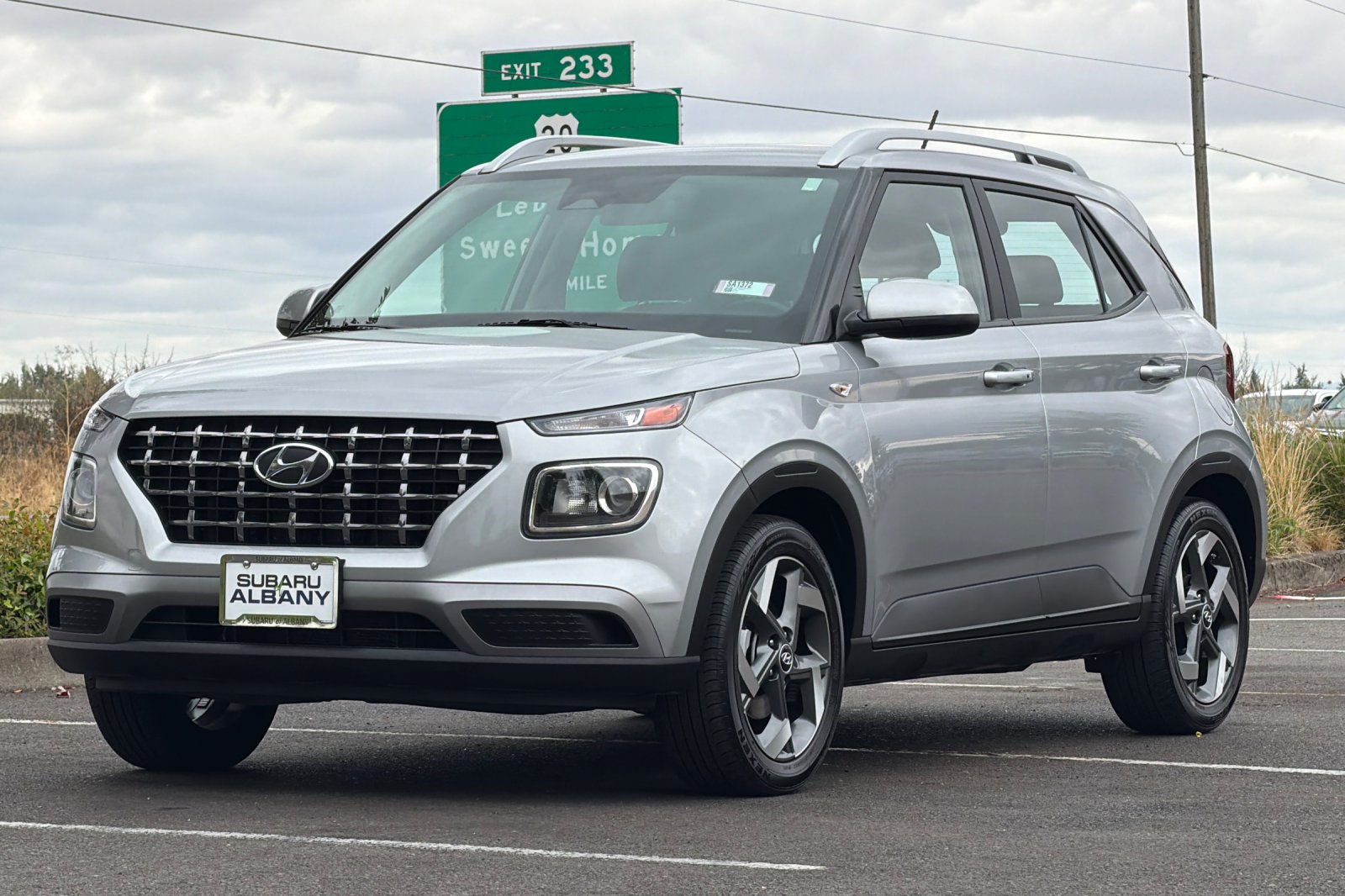 Used 2025 Silver Hyundai SEL image 8