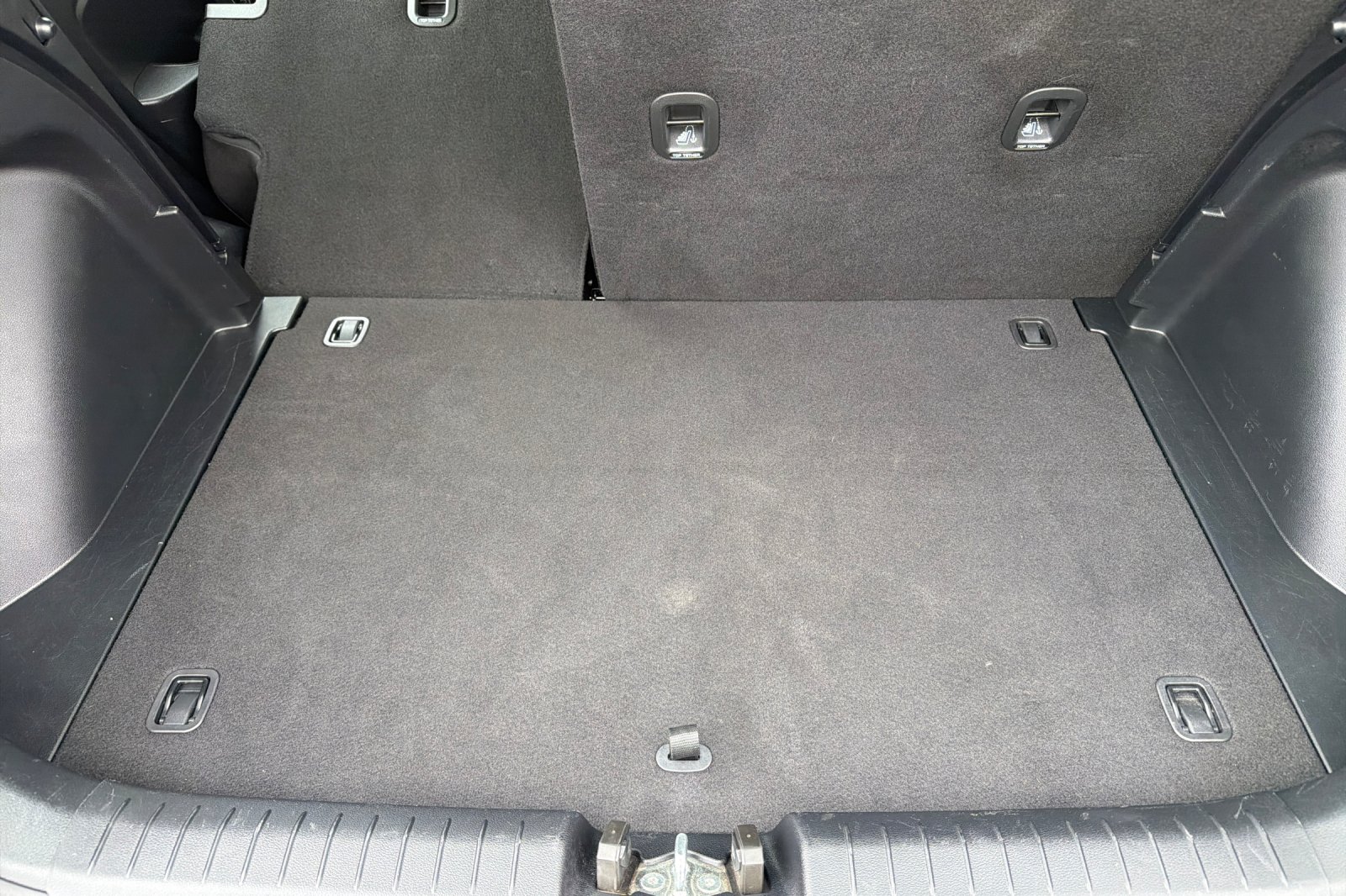 Used 2025 Silver Hyundai SEL image 15