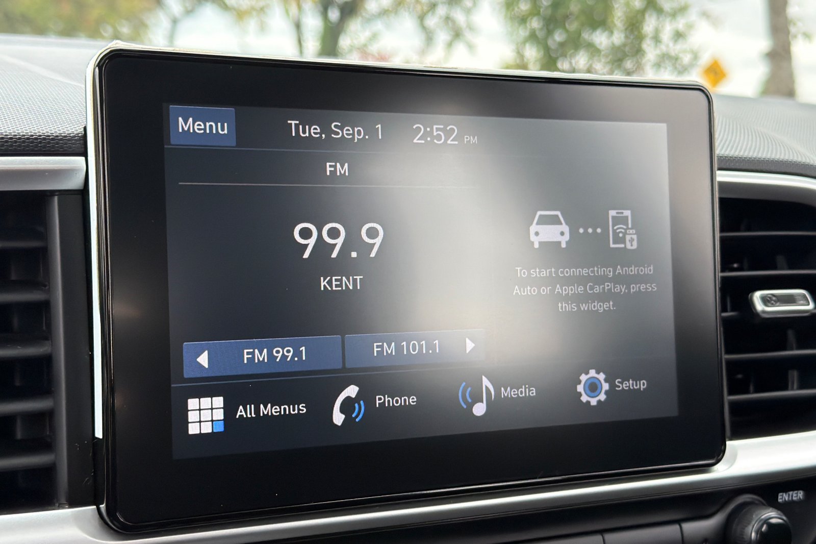 Used 2025 Silver Hyundai SEL image 18