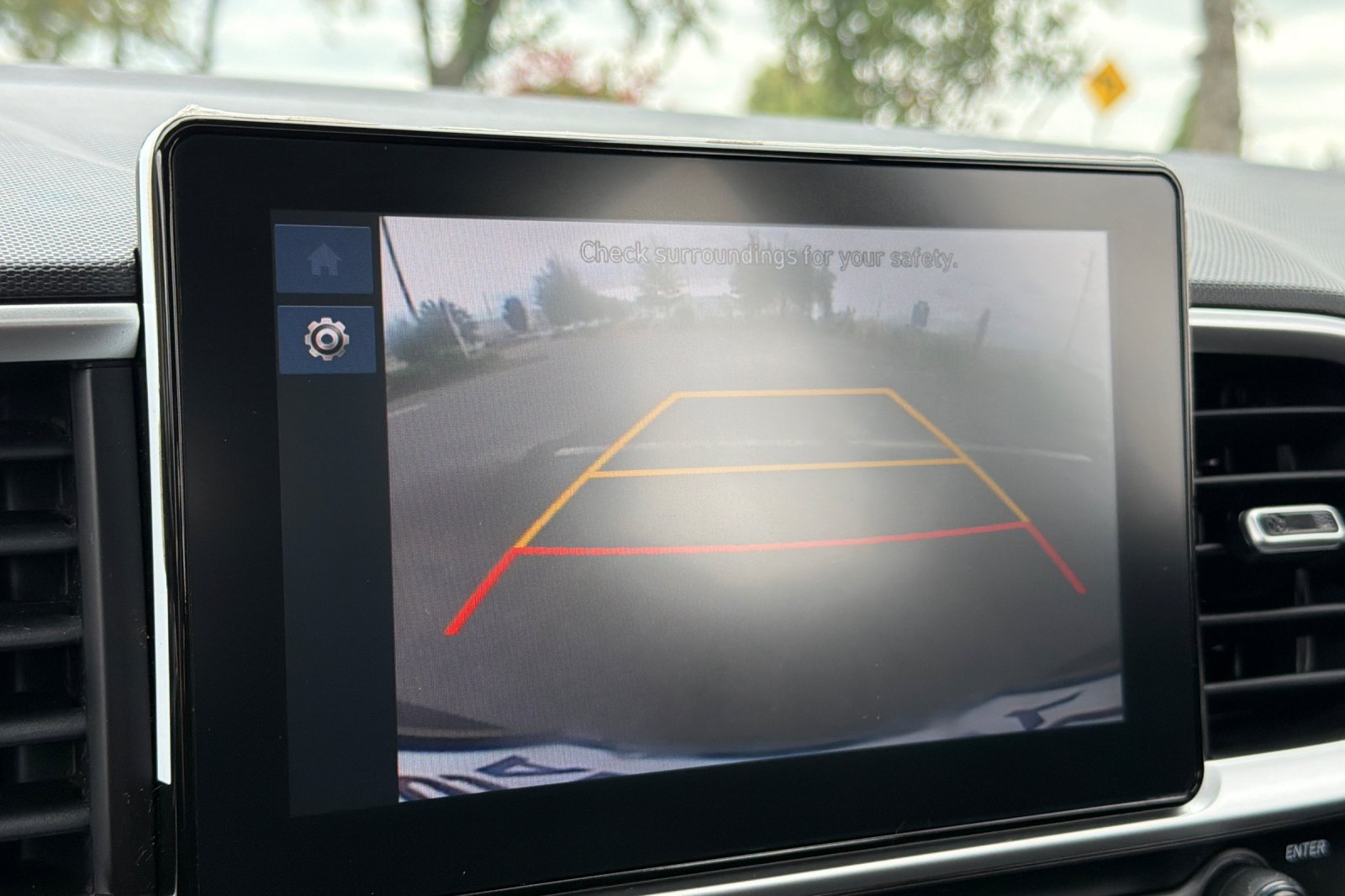 Used 2025 Silver Hyundai SEL image 19