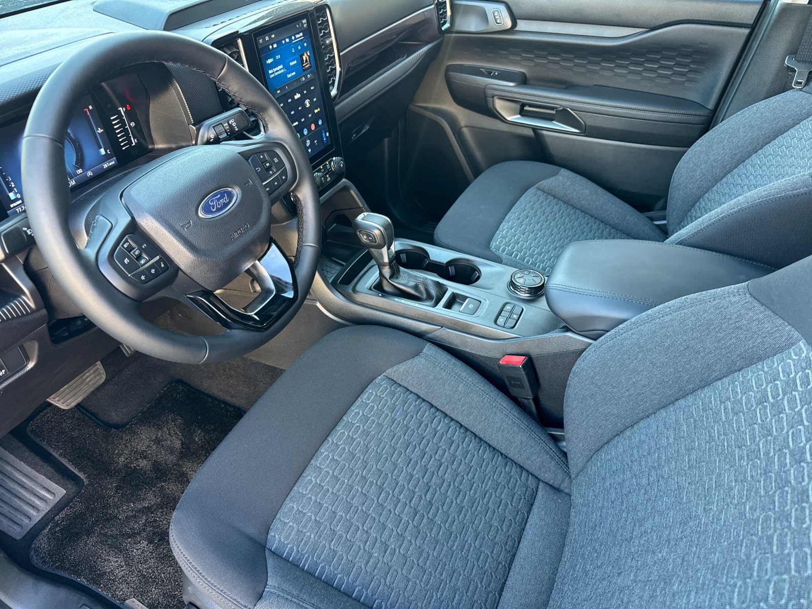 Used 2025 Gray Ford XLT image 9