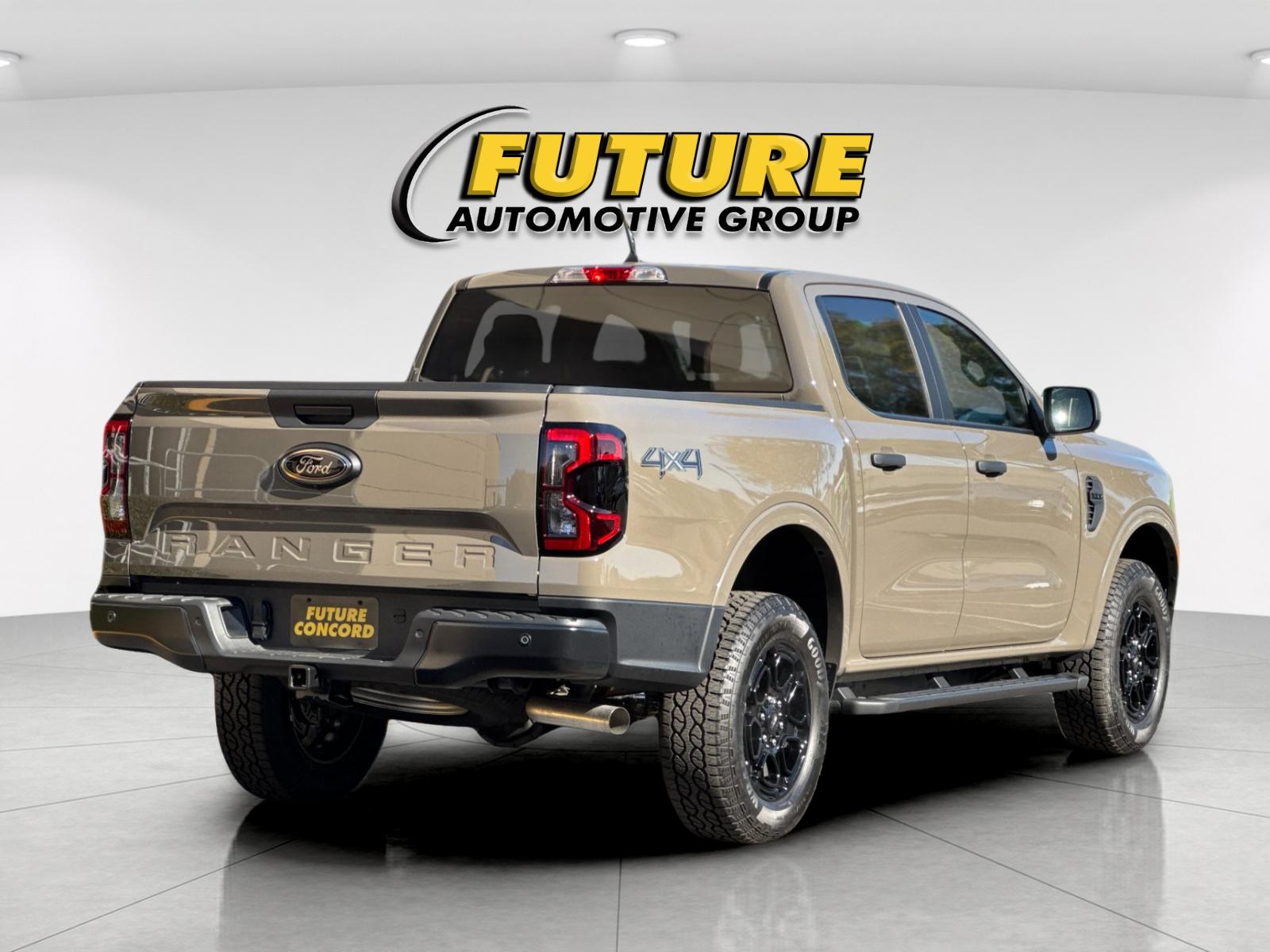 Used 2025 Gray Ford XLT image 3