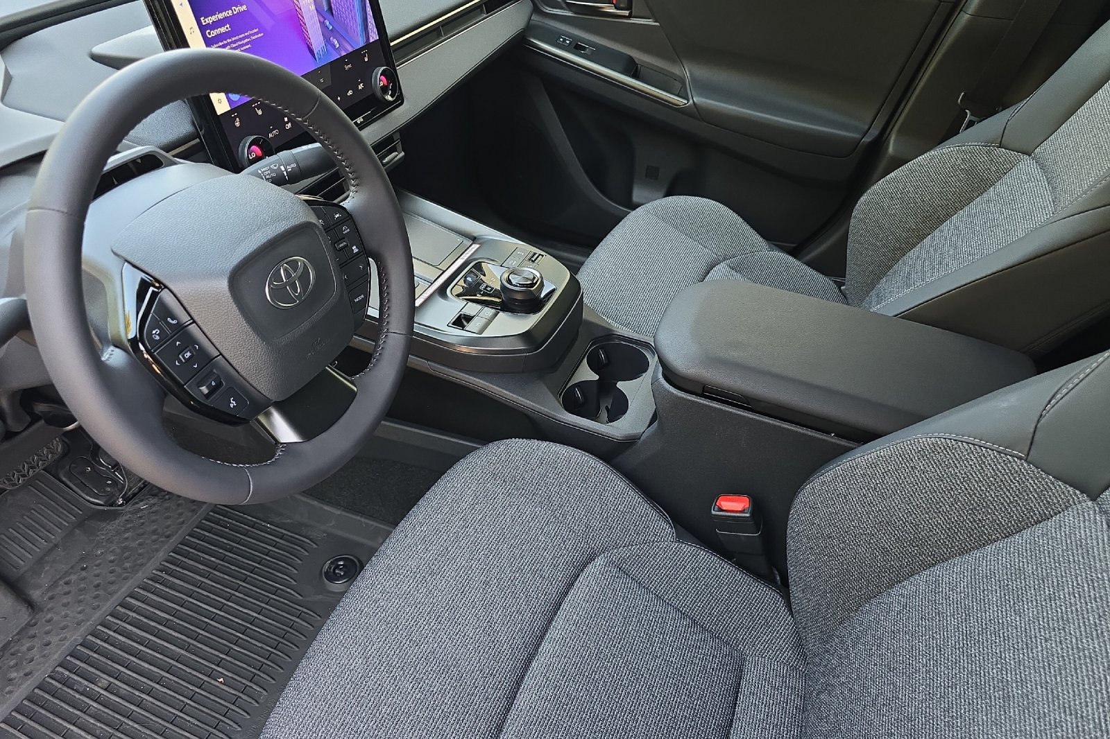 2026 Toyota bZ XLE - Photo 8