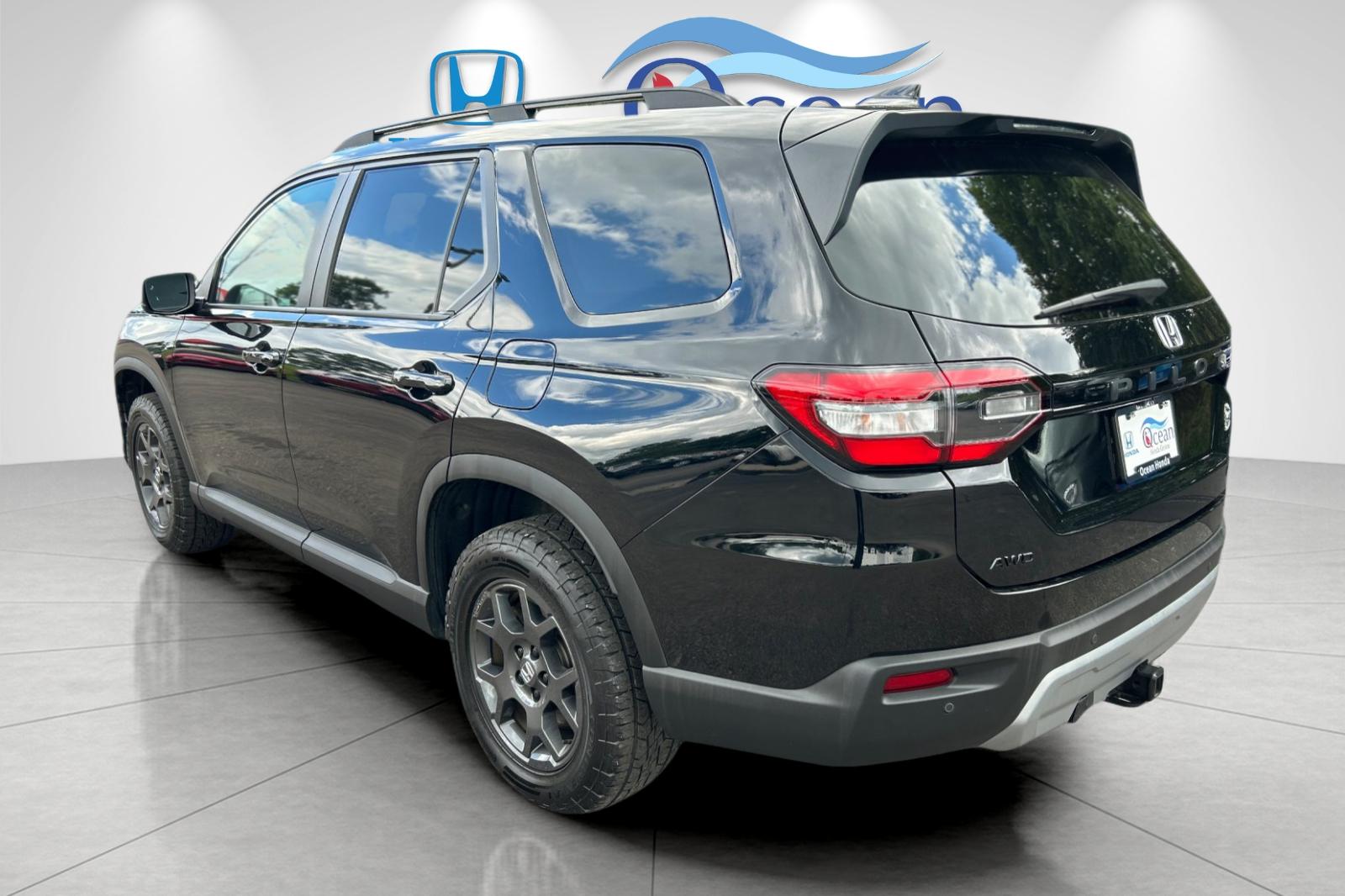 Used 2023 Crystal Black Pearl Honda TrailSport image 5