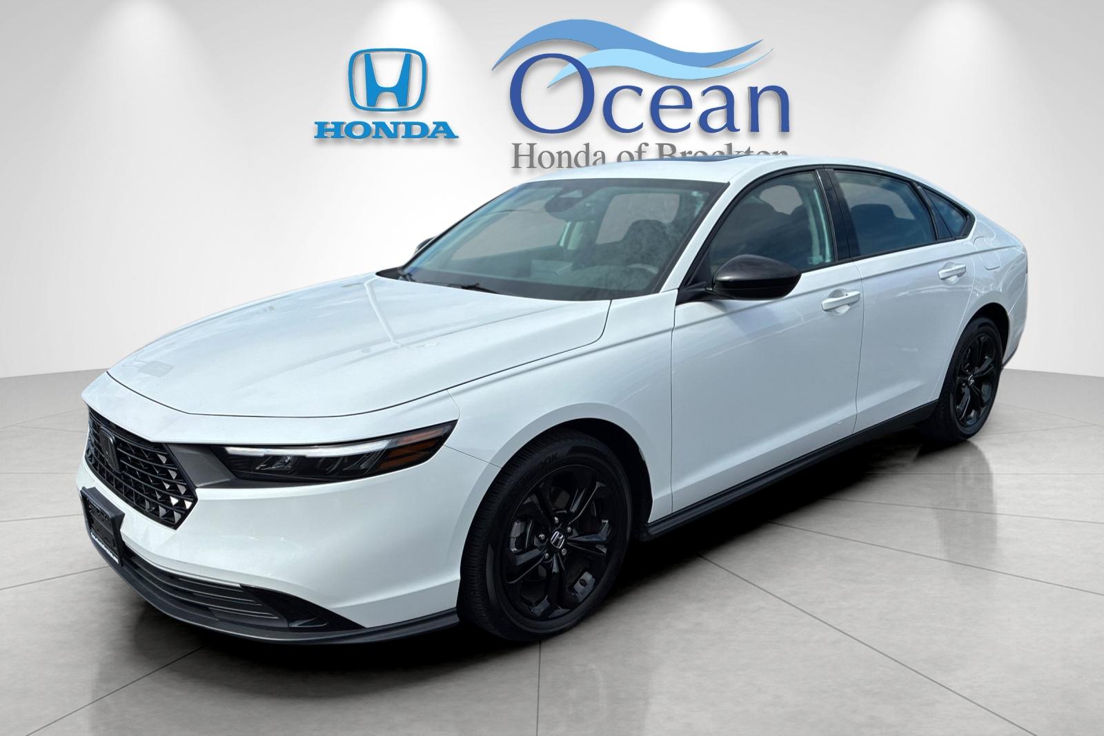 Used 2025 Platinum White Pearl Honda SE image 7
