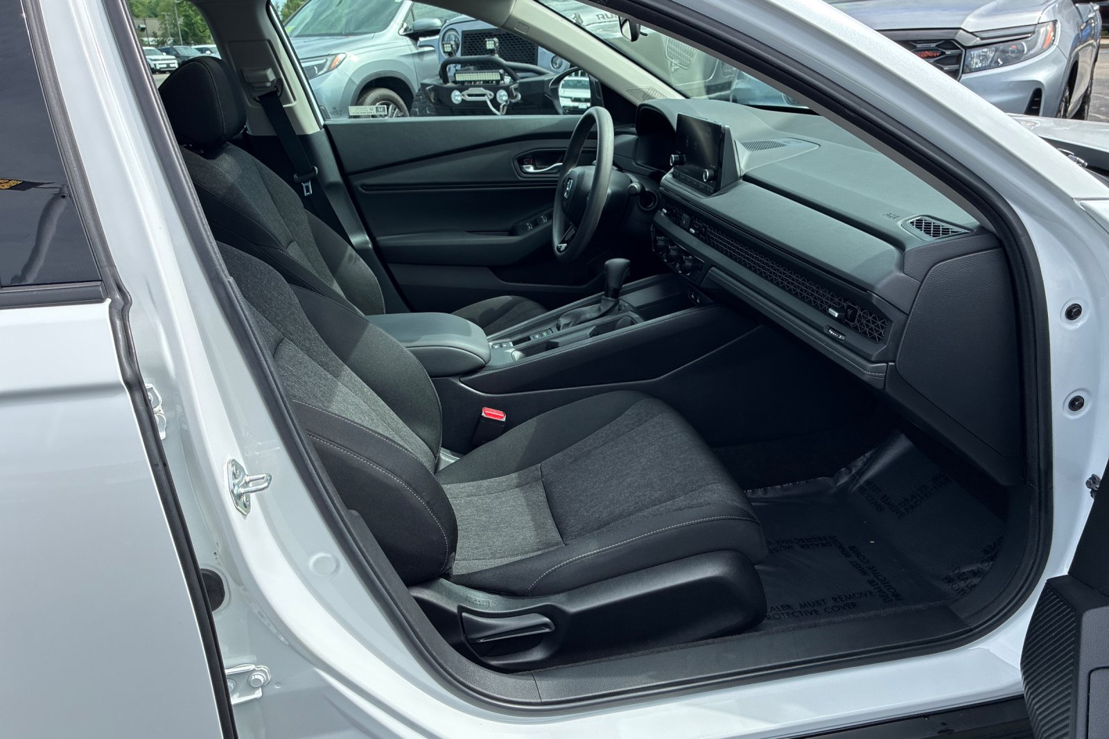Used 2025 Platinum White Pearl Honda SE image 21