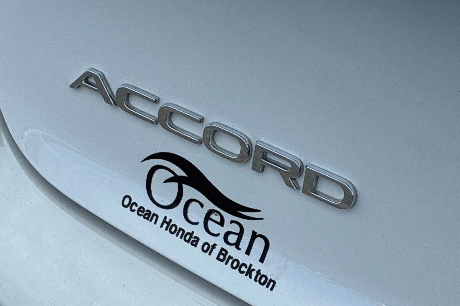 Used 2025 Platinum White Pearl Honda SE image 40
