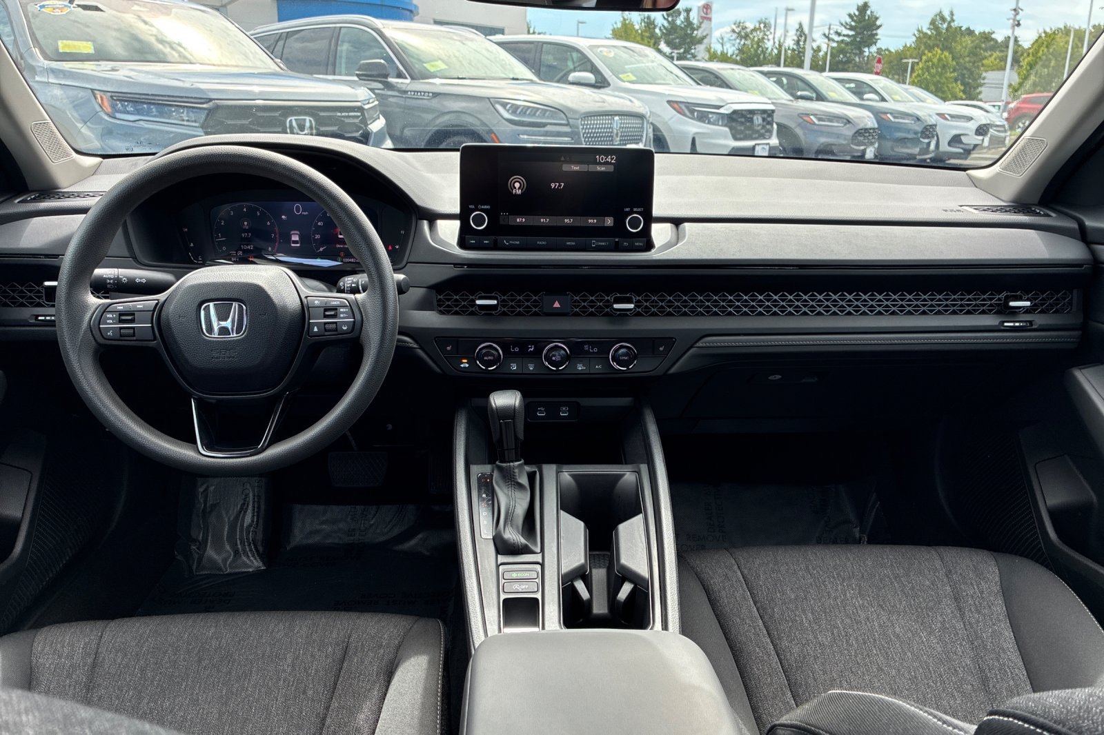 Used 2025 Platinum White Pearl Honda SE image 16