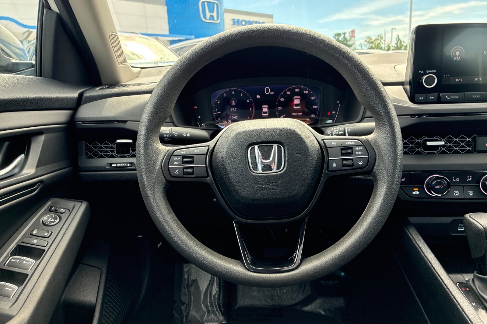 Used 2025 Platinum White Pearl Honda SE image 30
