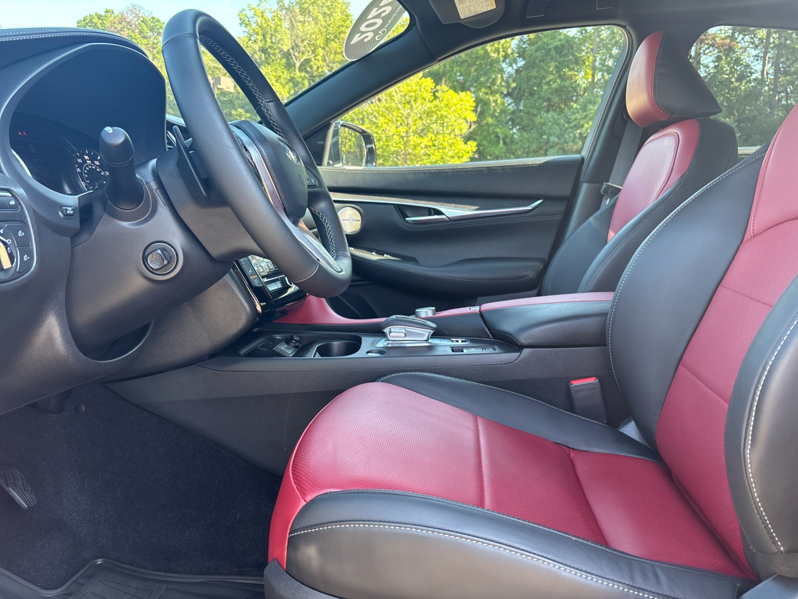 Used 2025 Black Obsidian INFINITI SENSORY image 15