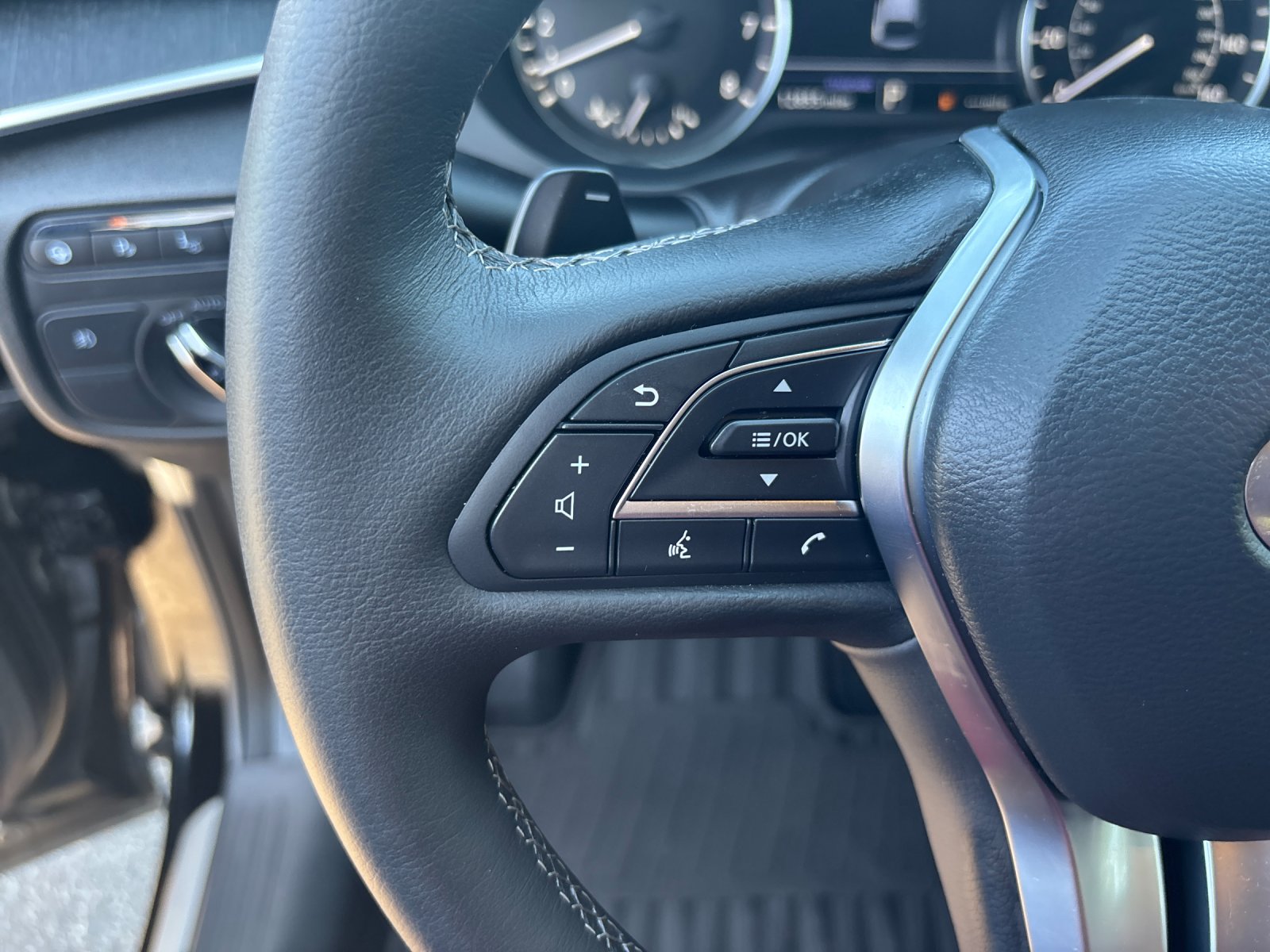Used 2025 Black Obsidian INFINITI SENSORY image 19
