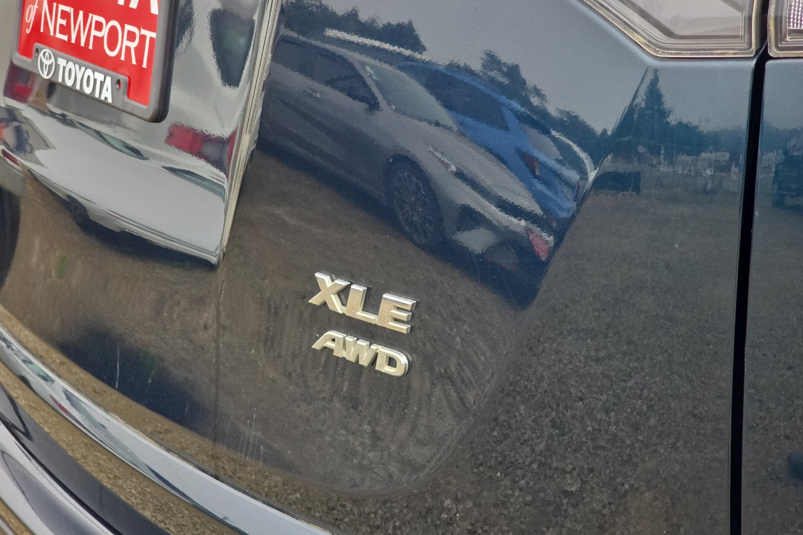 Used 2017 Blue Toyota XLE image 22