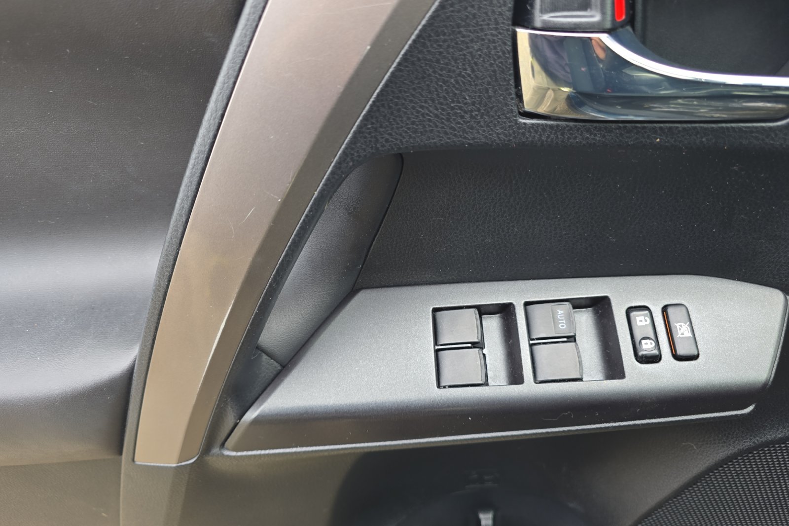 Used 2017 Blue Toyota XLE image 8