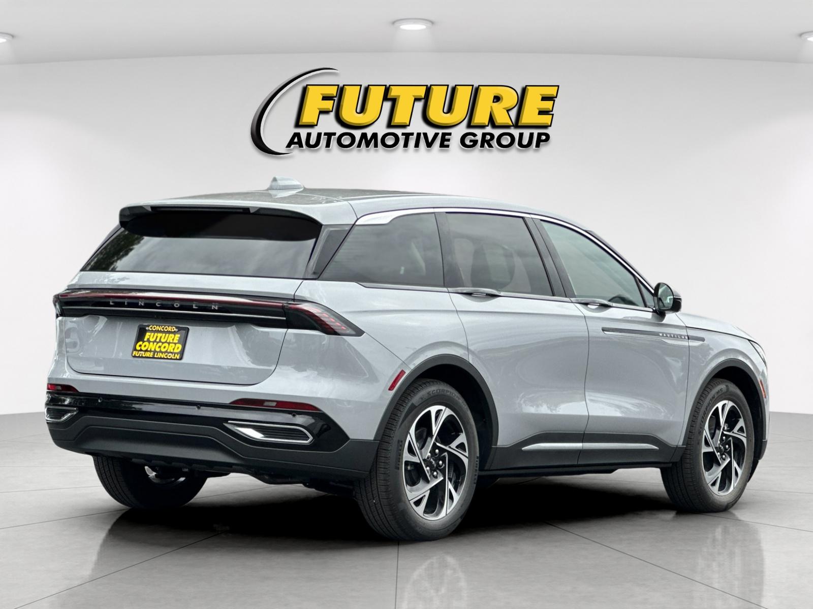 New 2026 Gray Matter Clearcoat Lincoln Premiere image 3