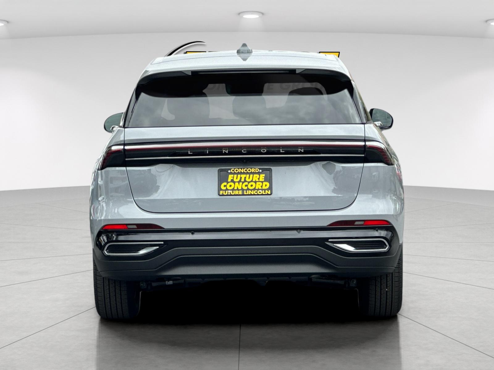 New 2026 Gray Matter Clearcoat Lincoln Premiere image 4