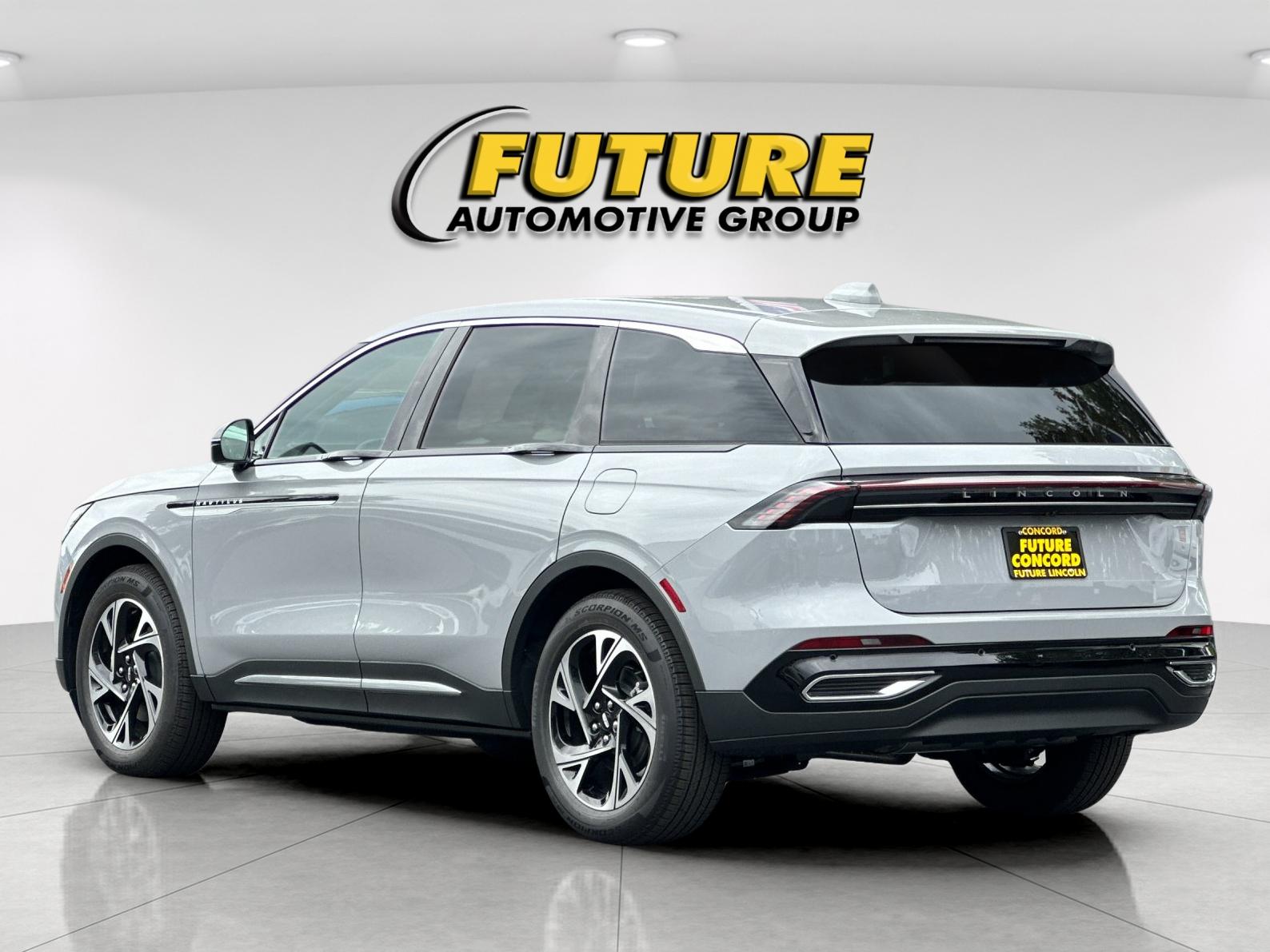 New 2026 Gray Matter Clearcoat Lincoln Premiere image 5