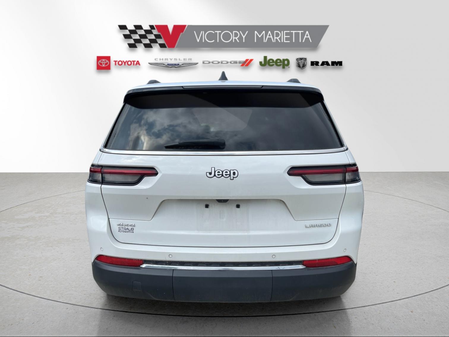 Used 2024 Bright White Clearcoat Jeep Laredo image 3