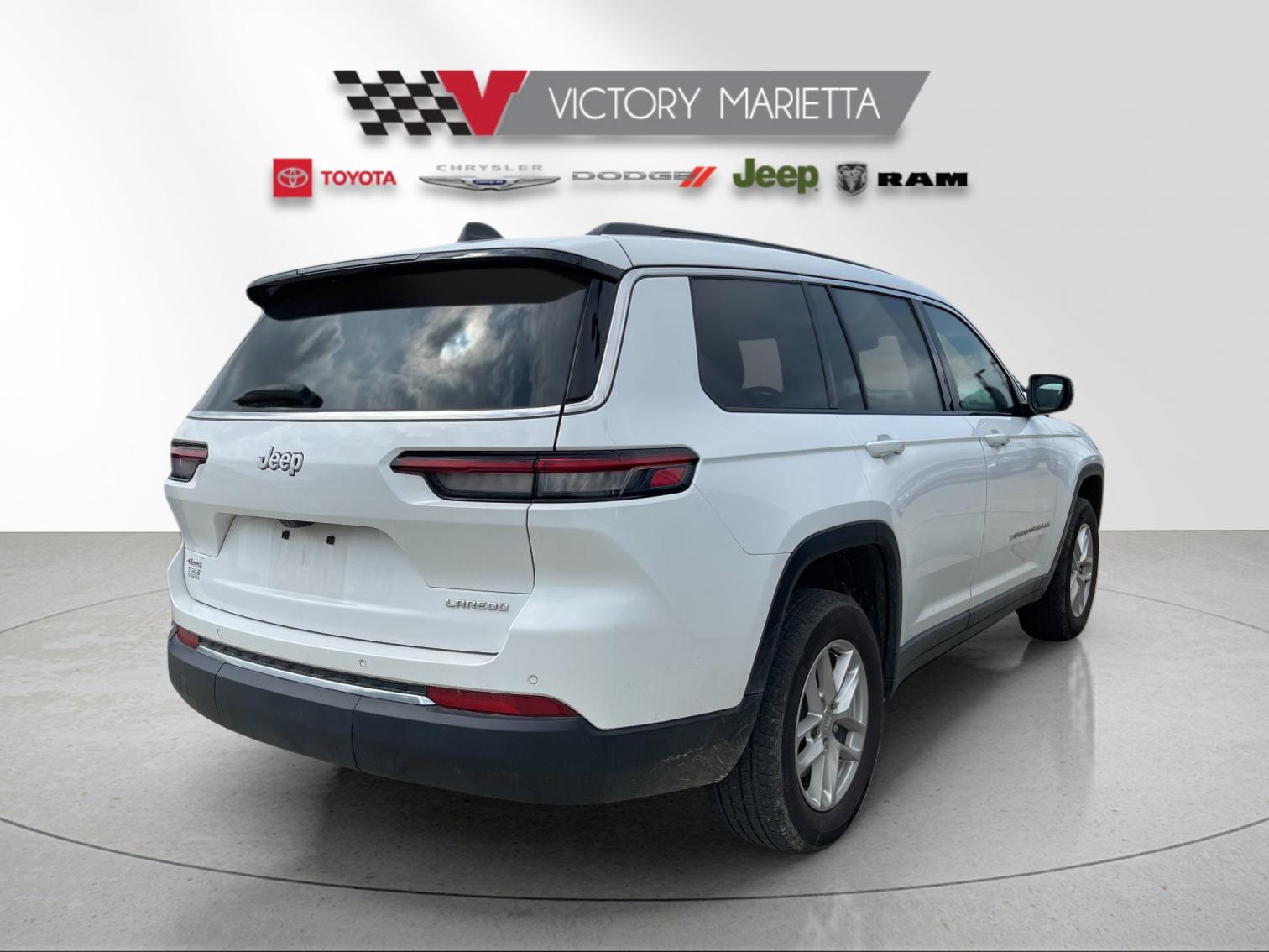 Used 2024 Bright White Clearcoat Jeep Laredo image 4