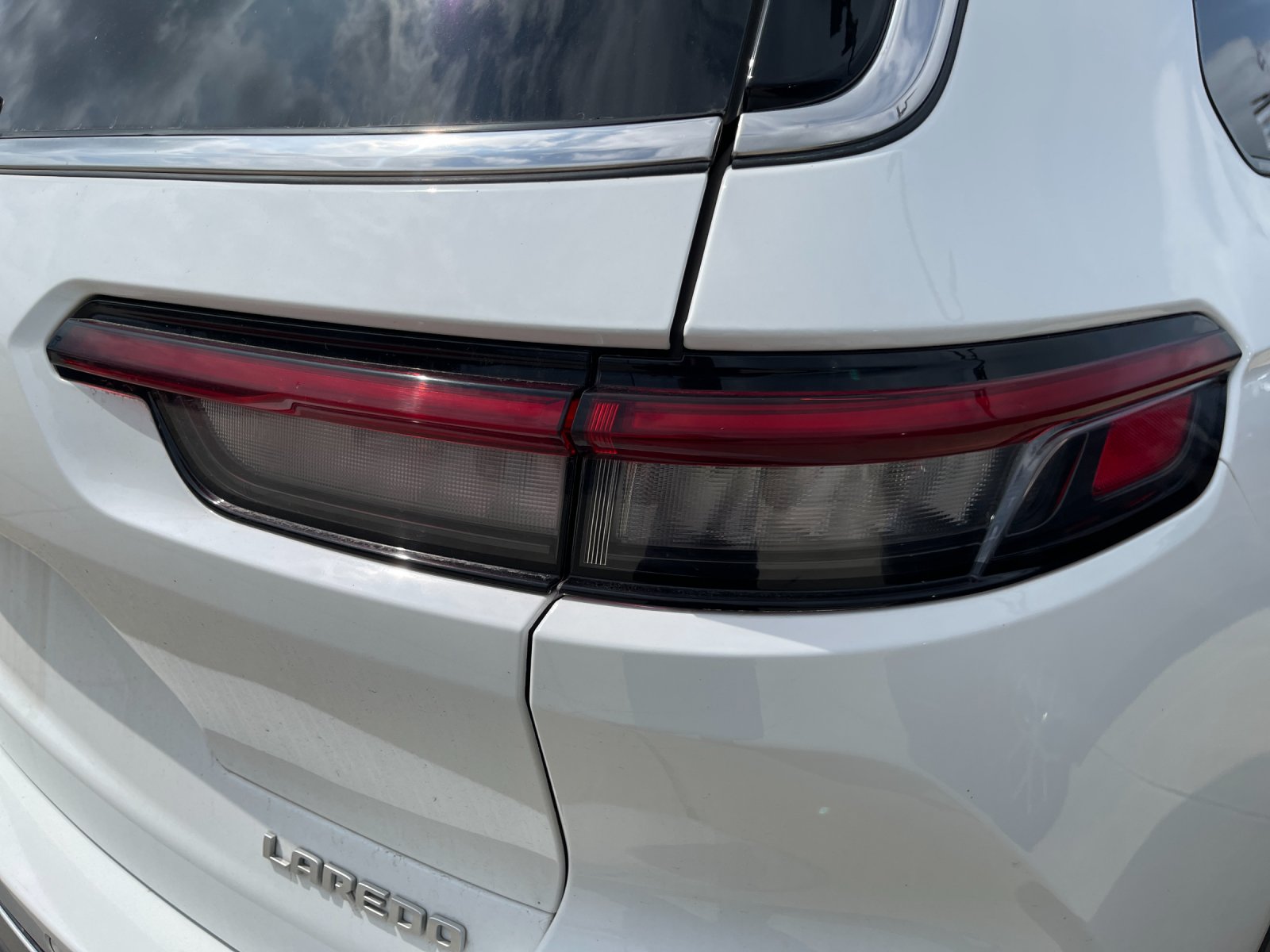 Used 2024 Bright White Clearcoat Jeep Laredo image 9