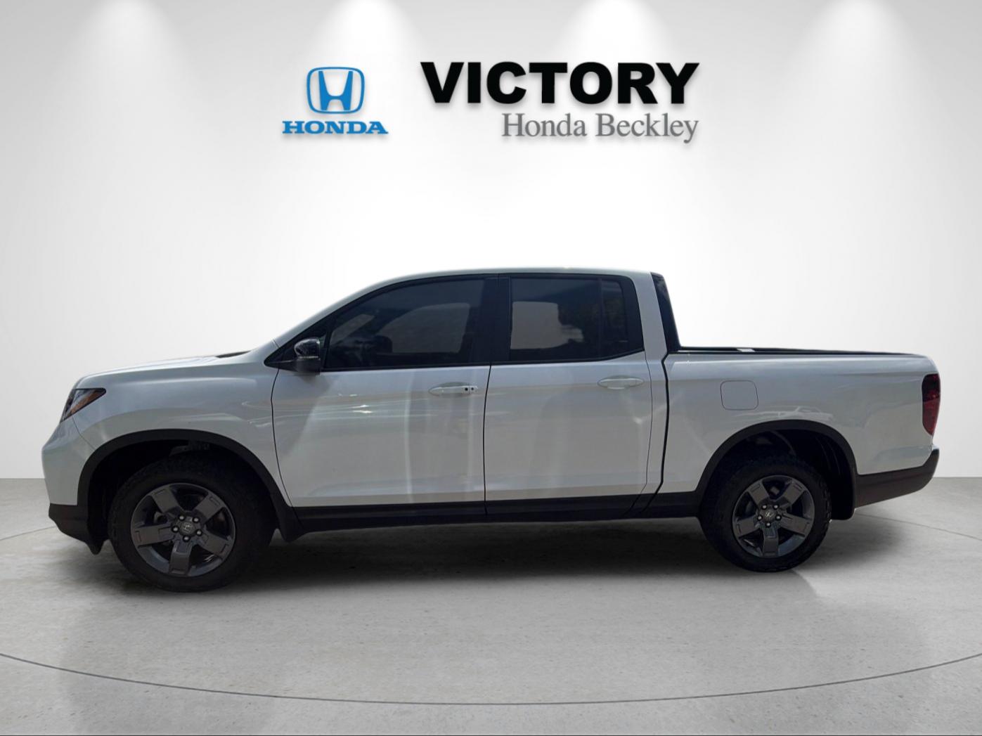 Used 2025 Platinum White Pearl Honda TrailSport image 2