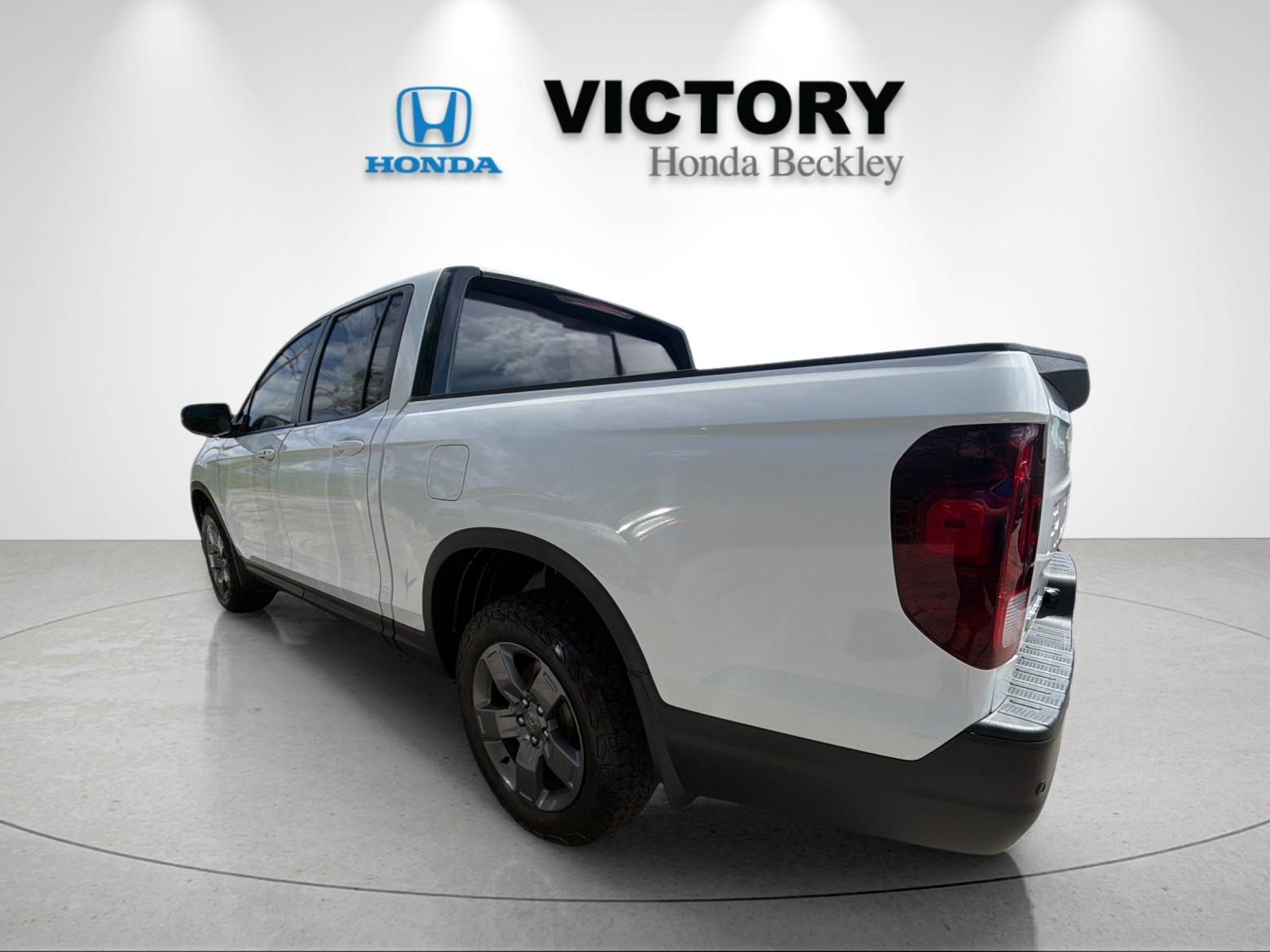 Used 2025 Platinum White Pearl Honda TrailSport image 3