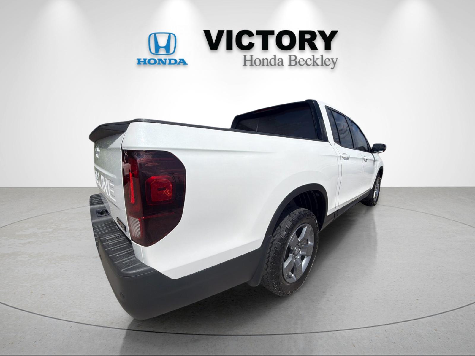 Used 2025 Platinum White Pearl Honda TrailSport image 5